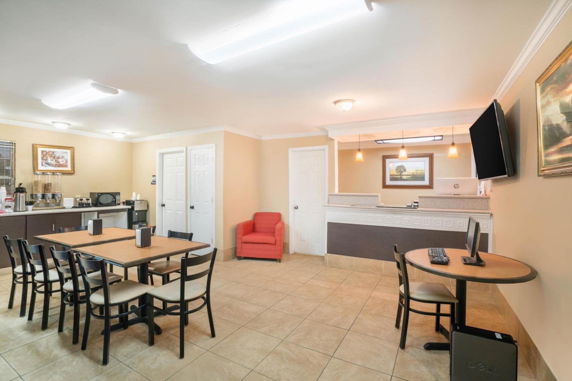 Travelodge by Wyndham Santee photo 7