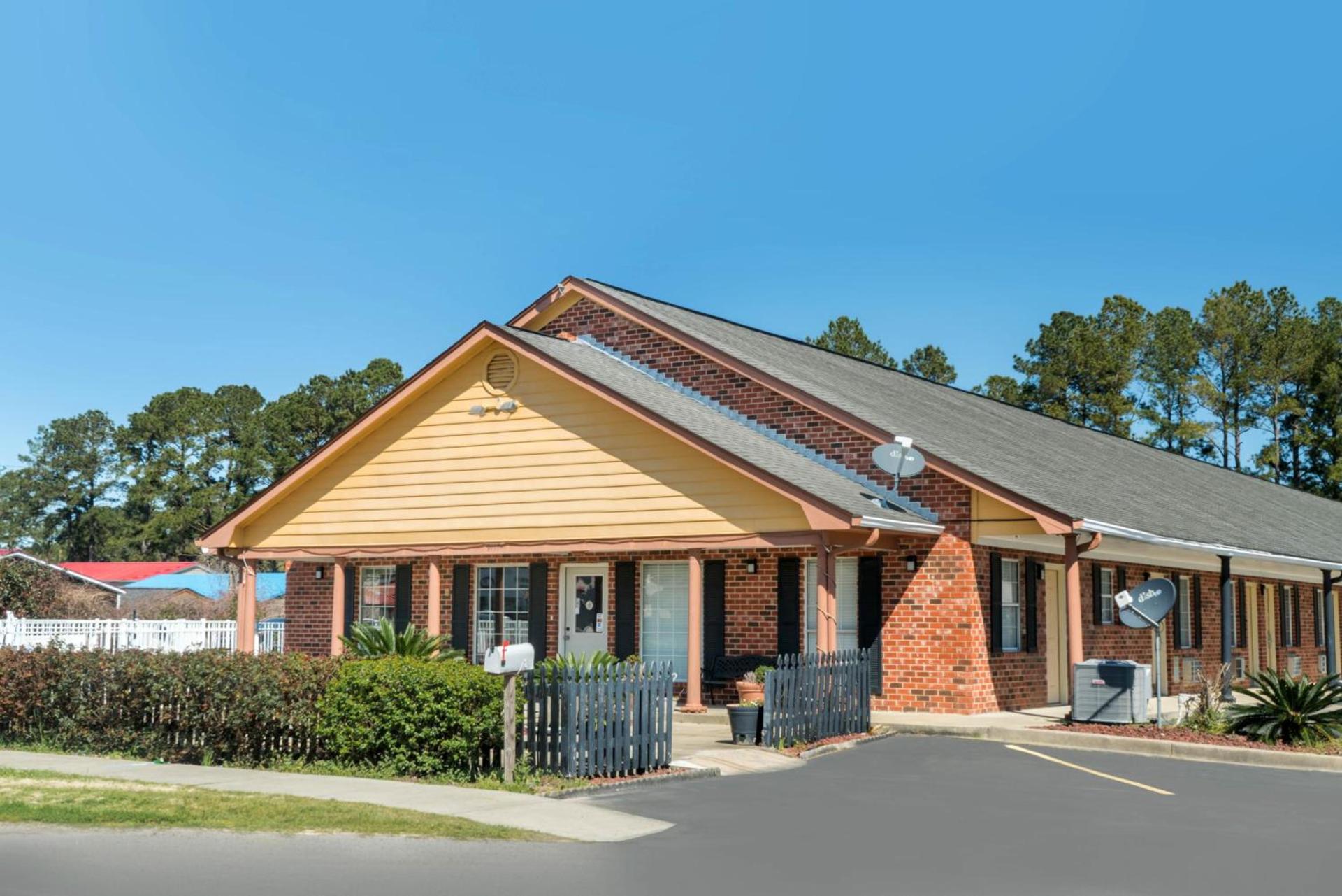 Travelodge by Wyndham Santee photo 8