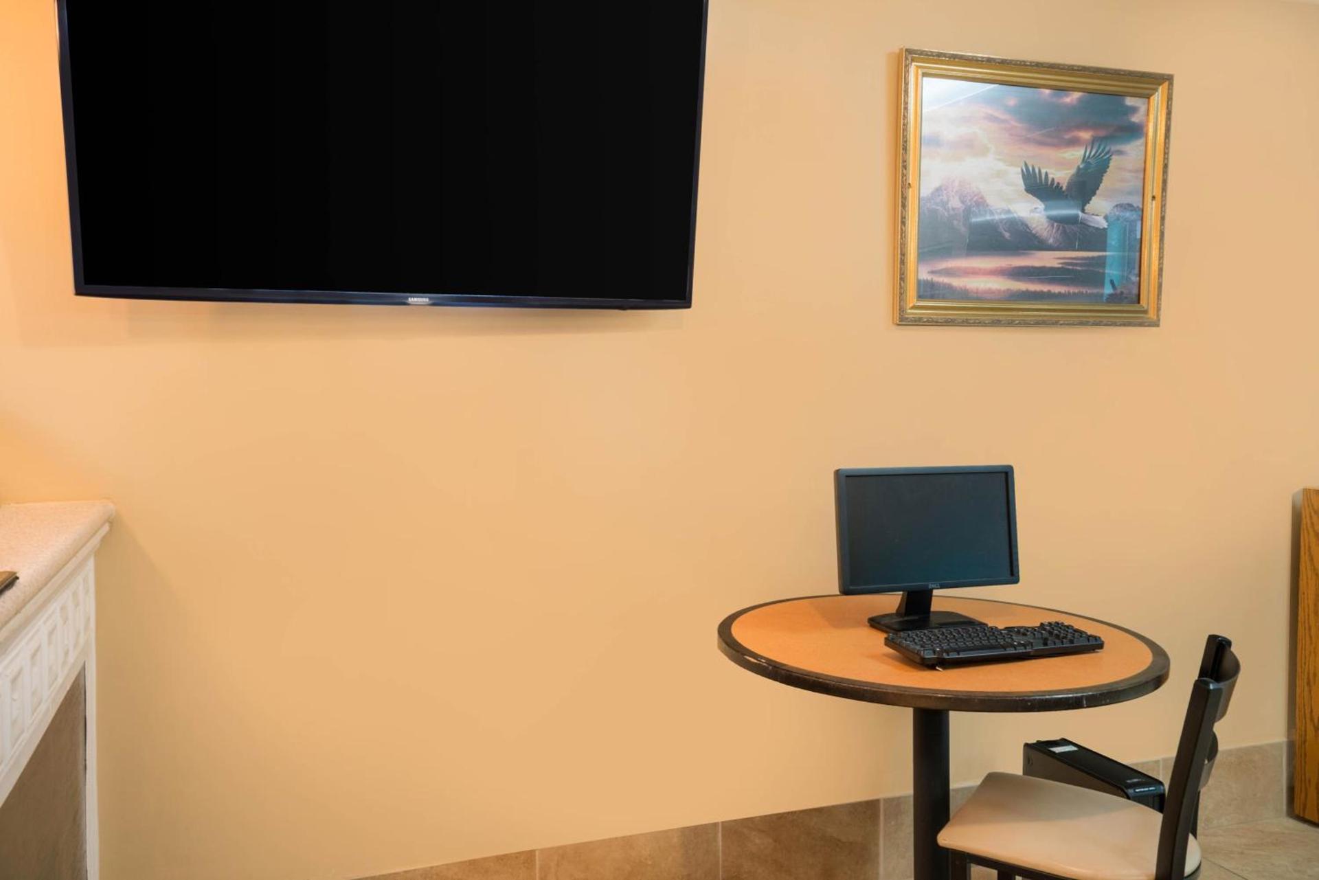 Travelodge by Wyndham Santee photo 9