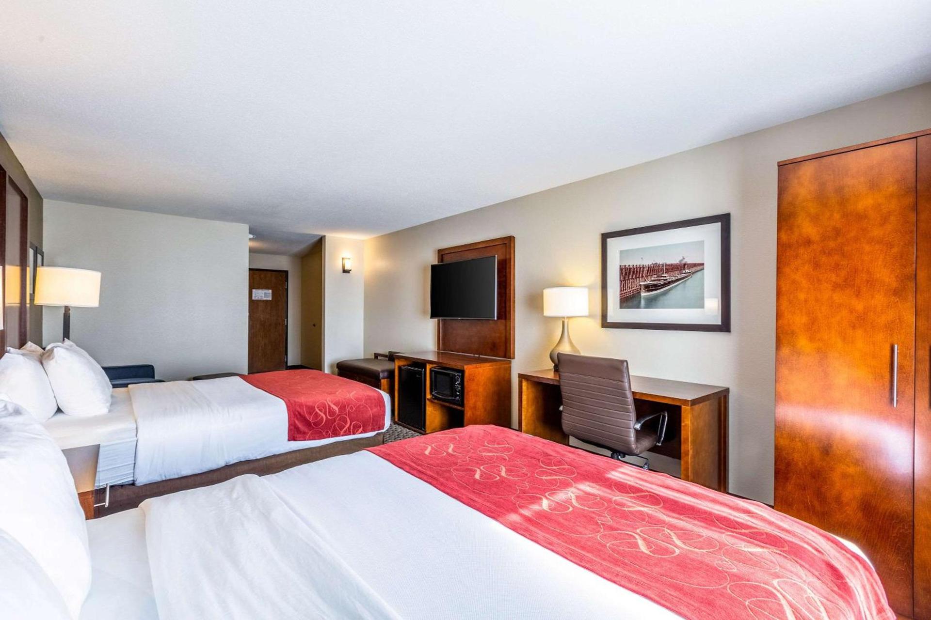 Comfort Suites Escanaba West photo 8