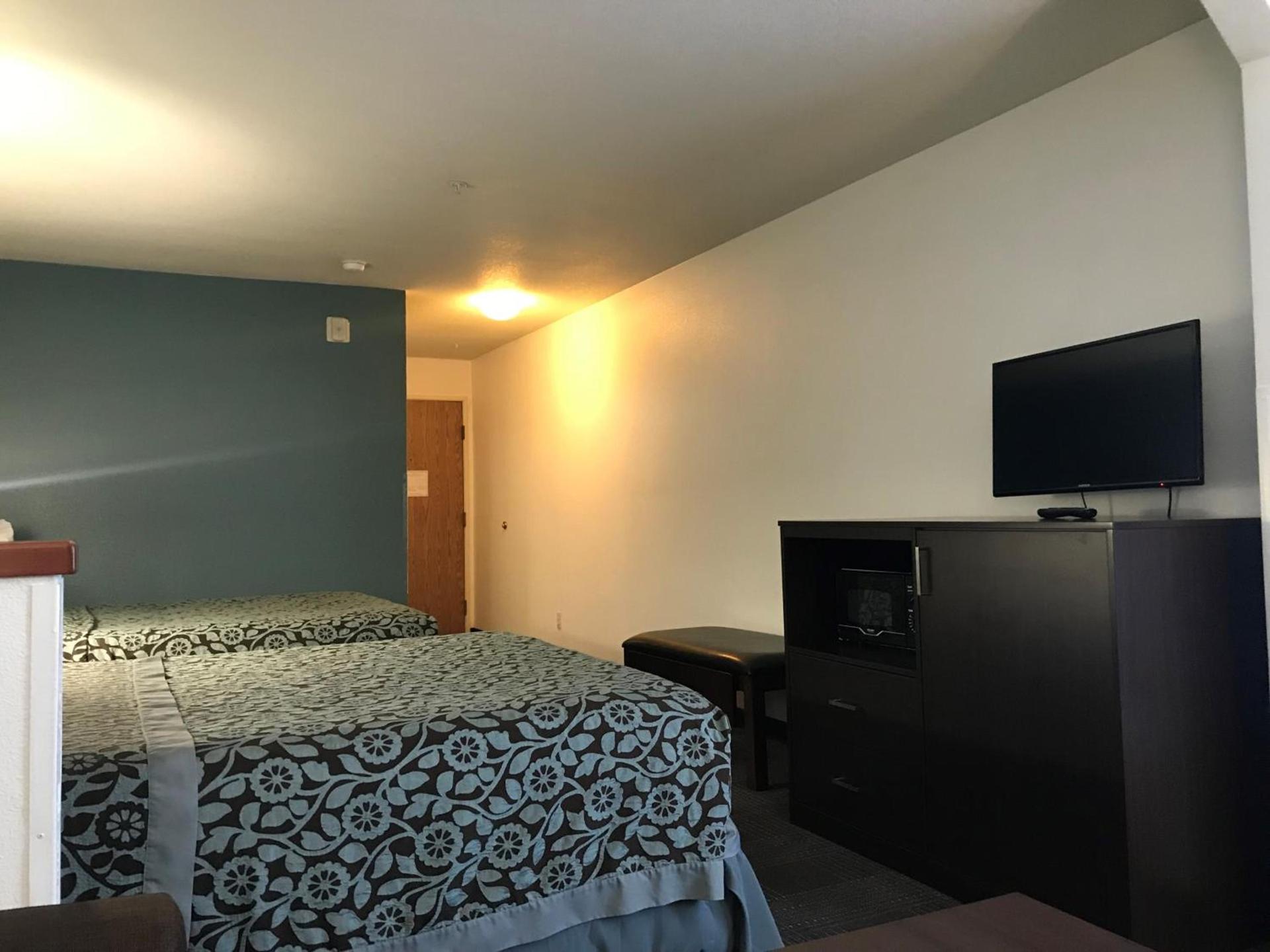 Days Inn & Suites by Wyndham Gresham photo 11
