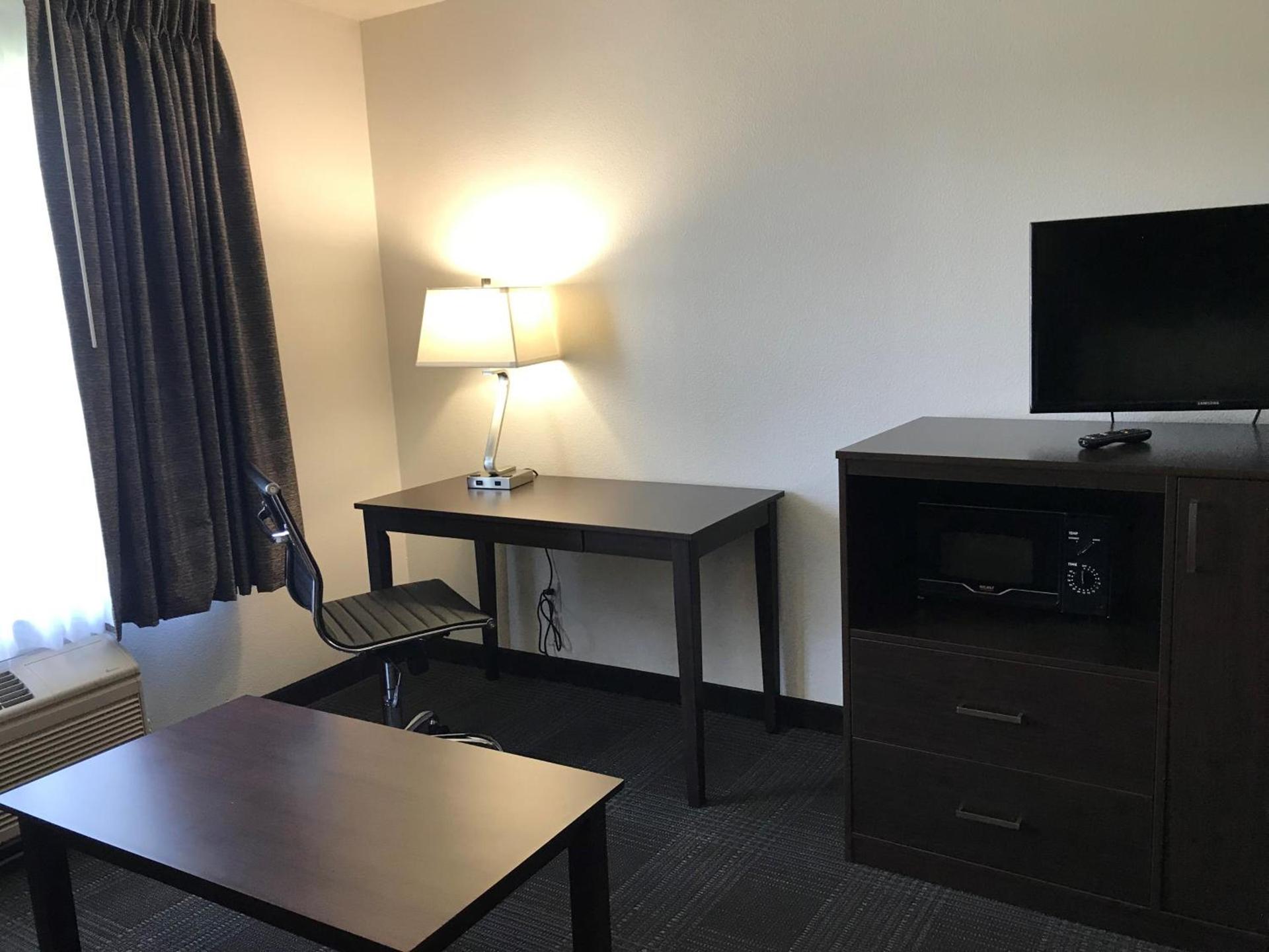 Days Inn & Suites by Wyndham Gresham photo 10