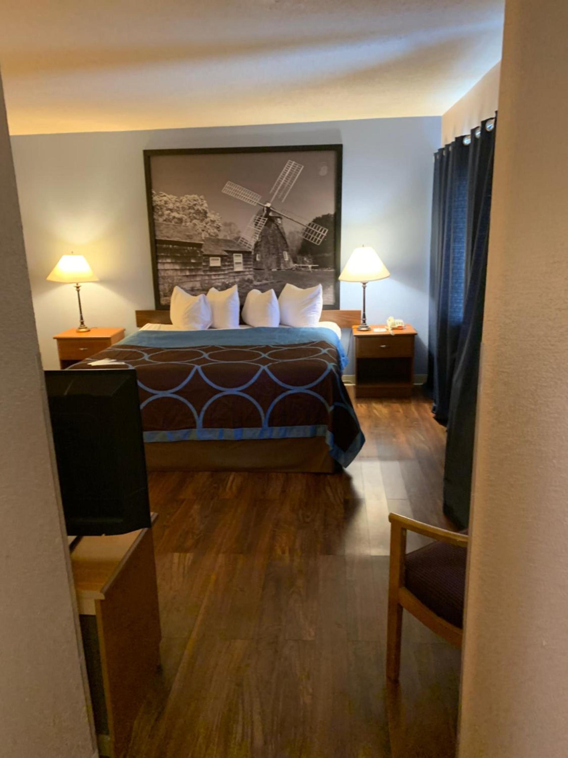 Super 8 by Wyndham Kingston photo 21