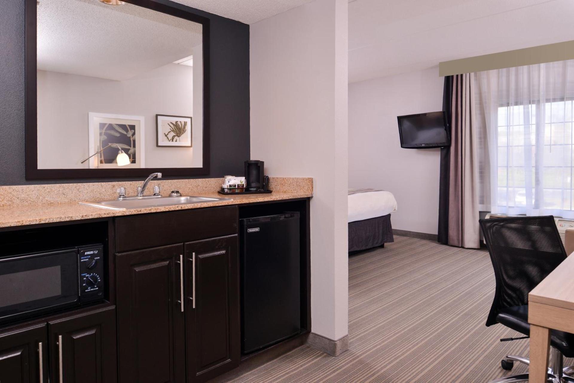 Country Inn & Suites by Radisson Raleigh-Durham Airport NC photo 35