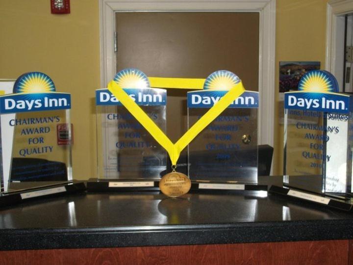 Days Inn & Suites by Wyndham Swainsboro photo 21