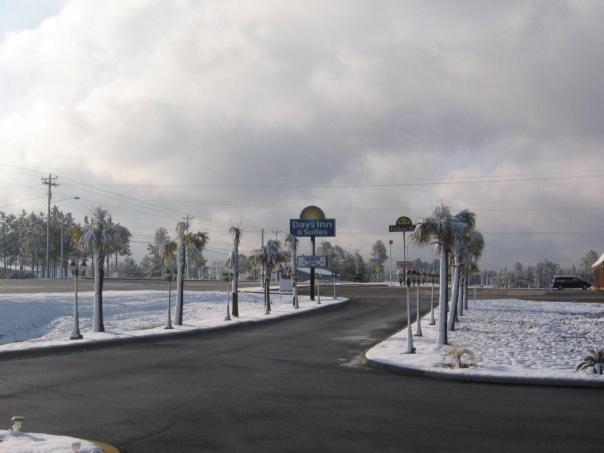 Days Inn & Suites by Wyndham Swainsboro photo 23