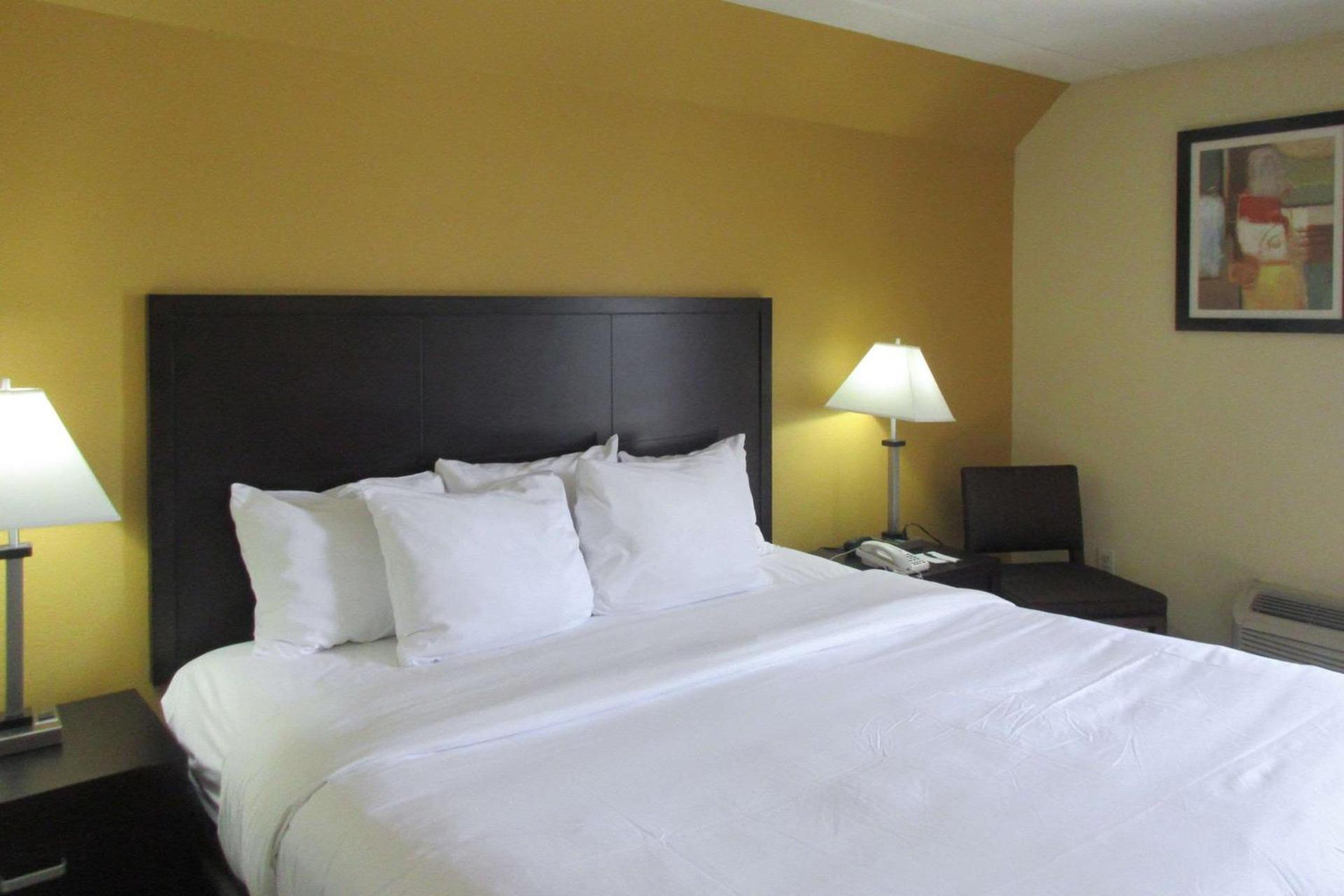 Quality Inn & Suites photo 12