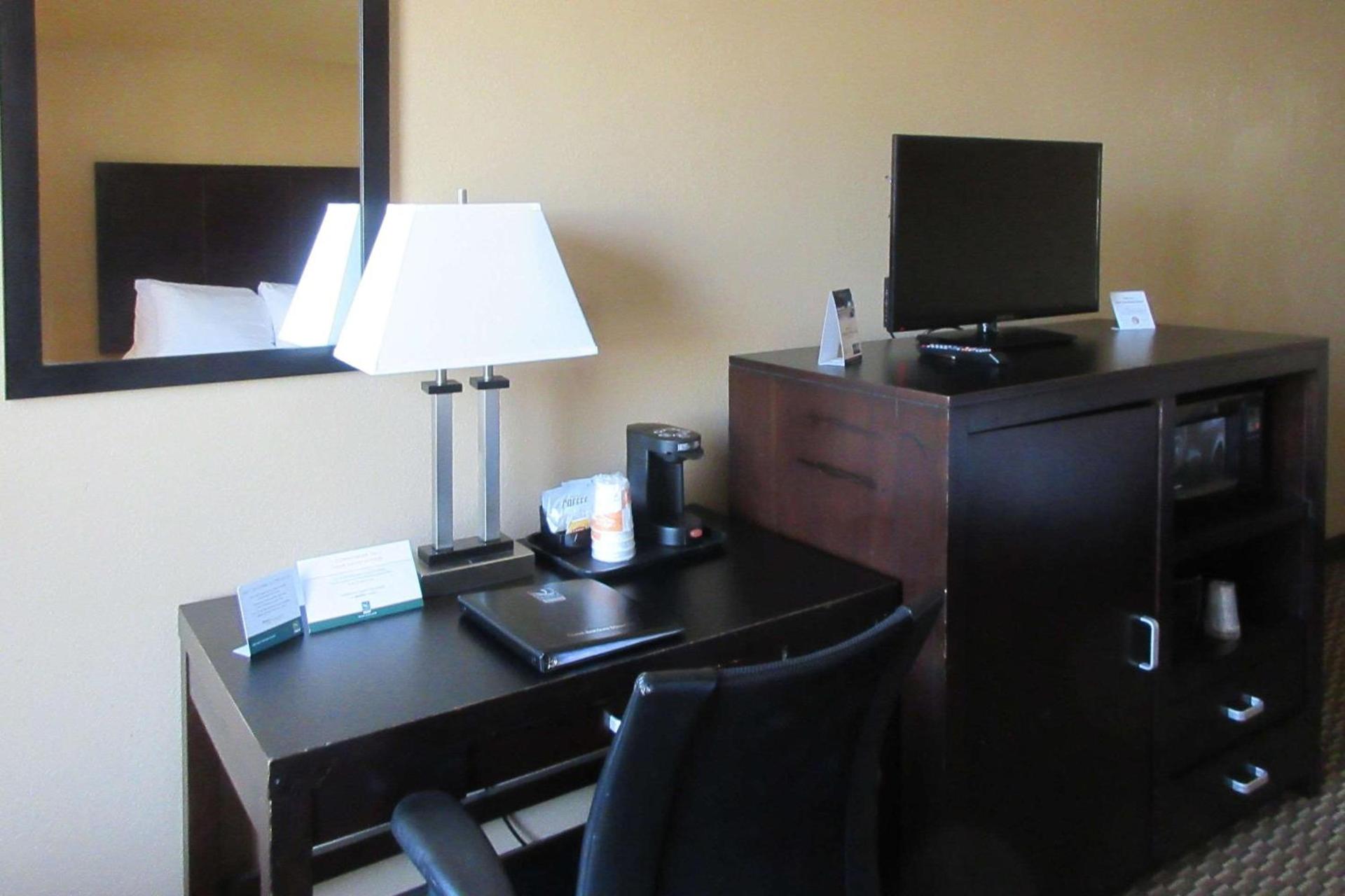 Quality Inn & Suites photo 10