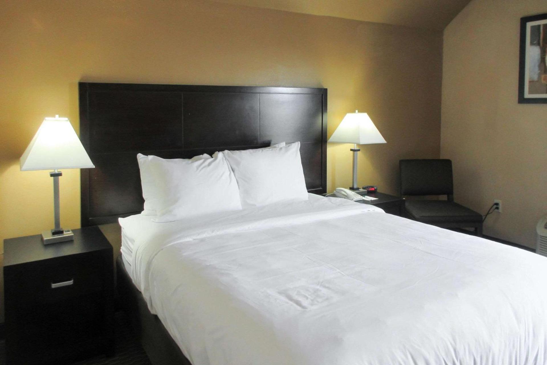 Quality Inn & Suites photo 7