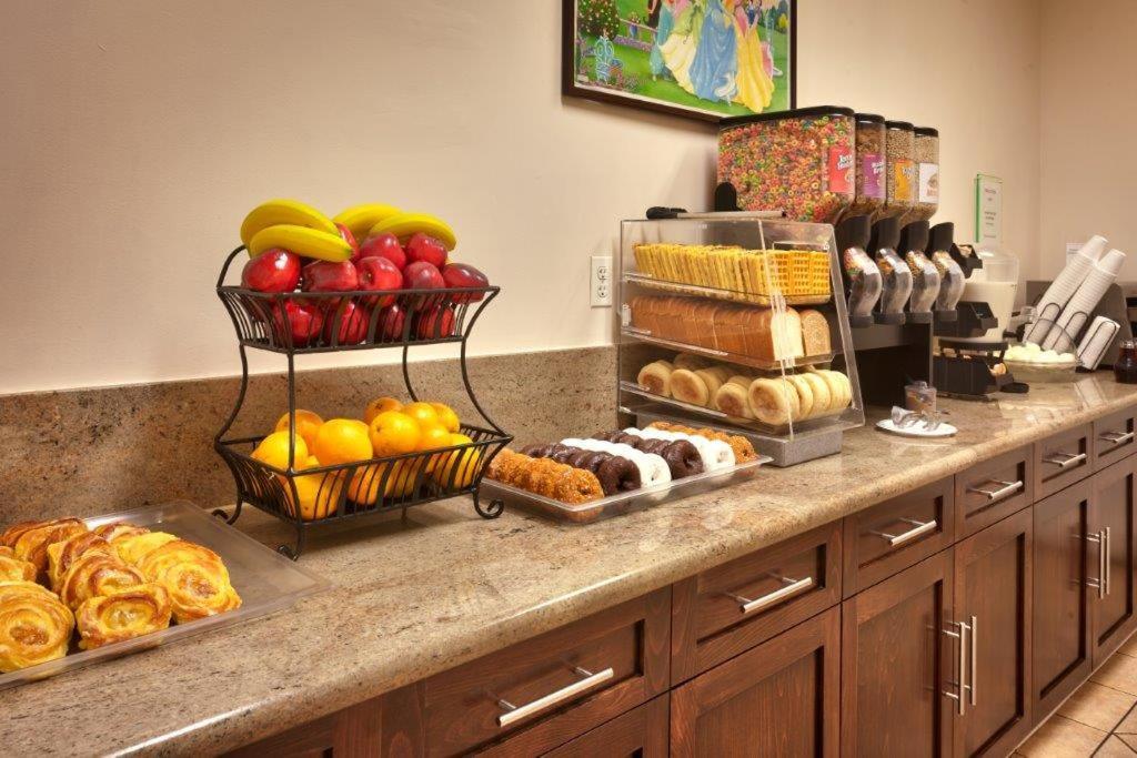 Cortona Inn and Suites Anaheim Resort photo 4