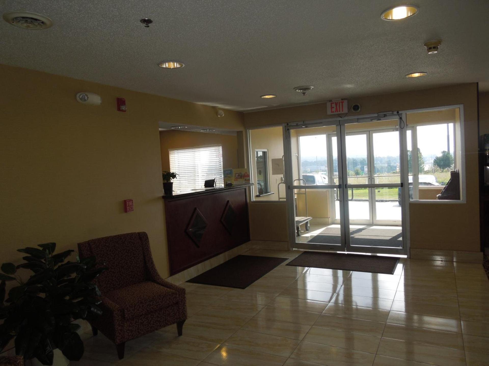 Super 8 by Wyndham Seville photo 33