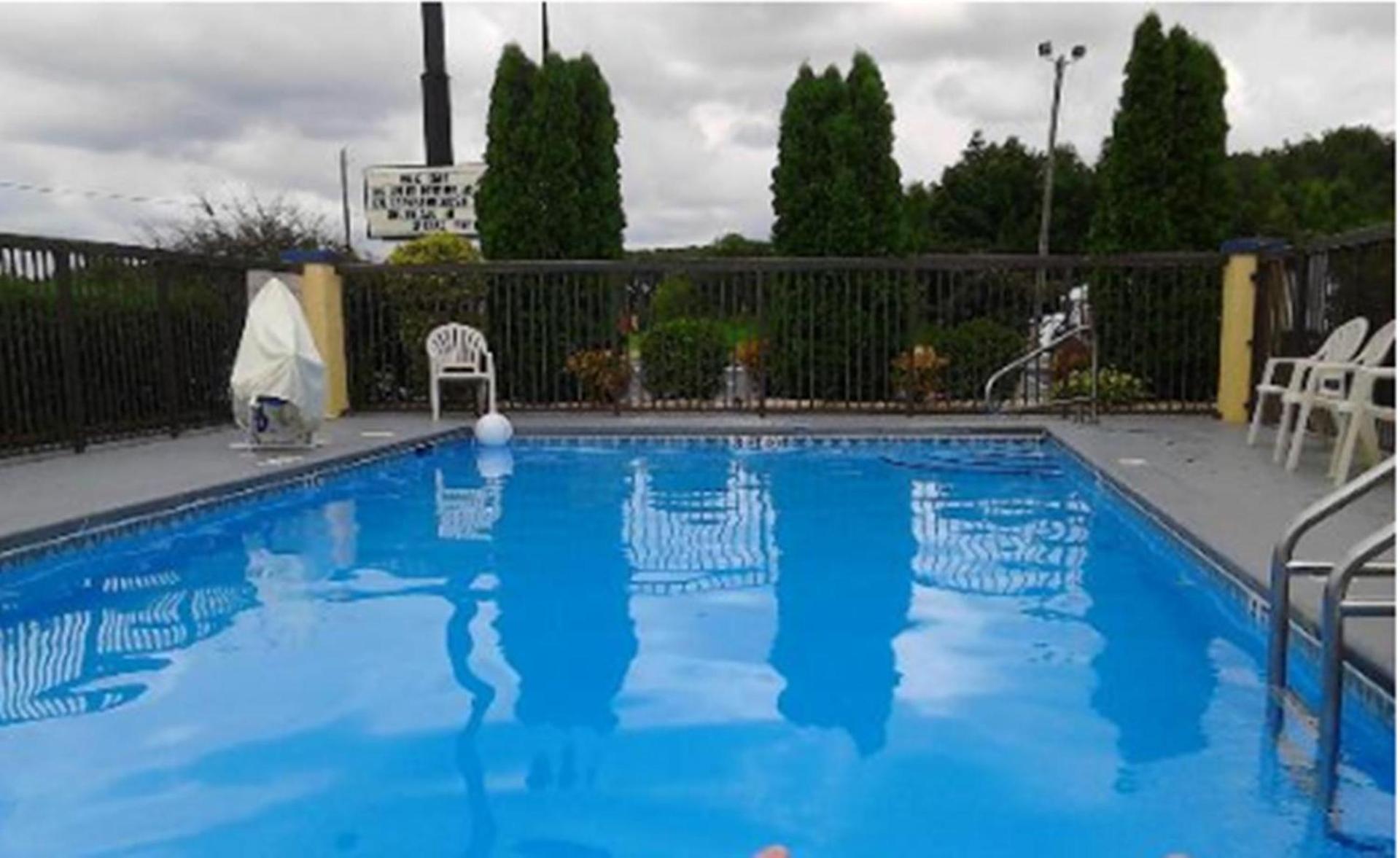 Days Inn by Wyndham Lincoln photo 18