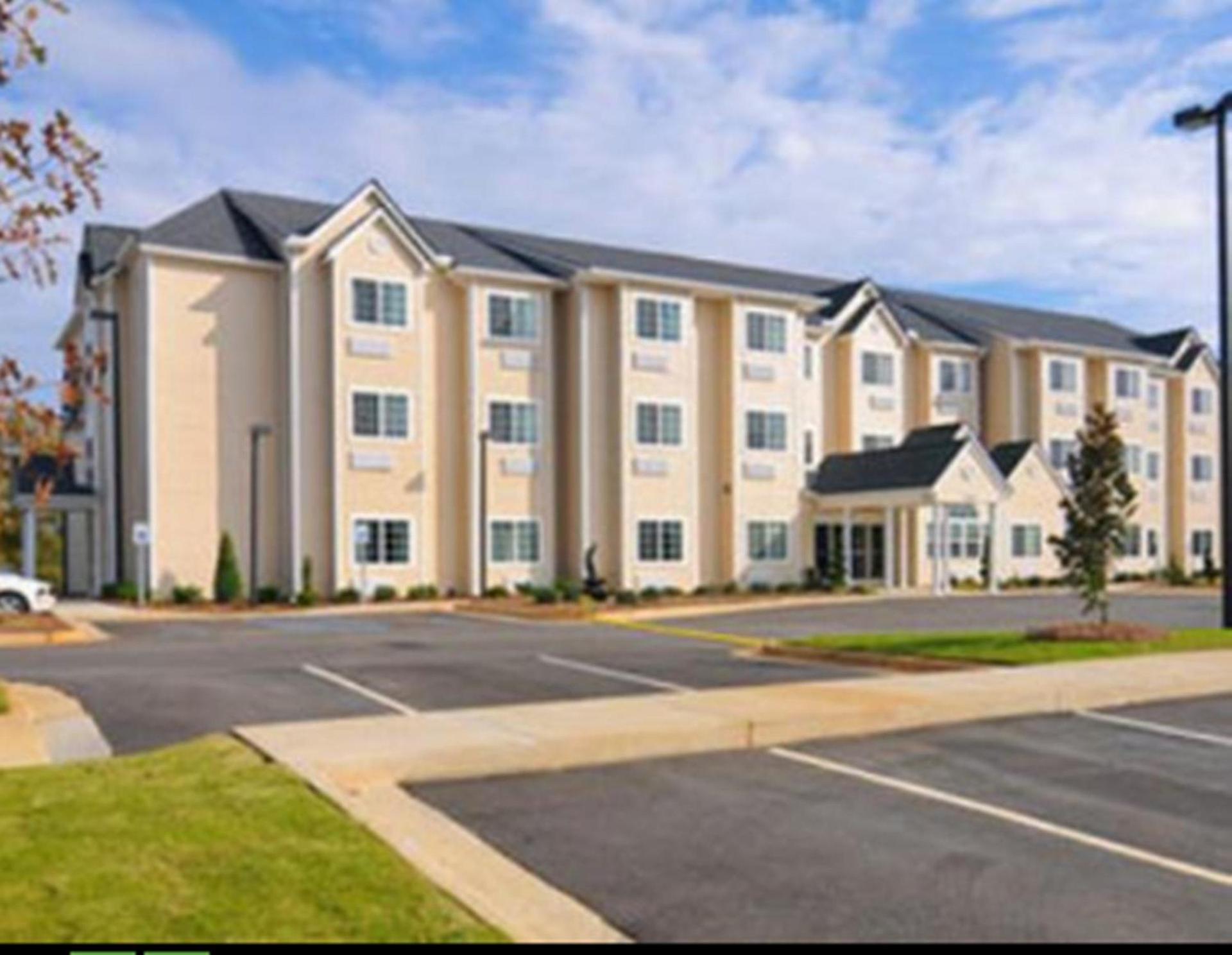 Microtel Inn & Suites by Wyndham Ozark photo 2