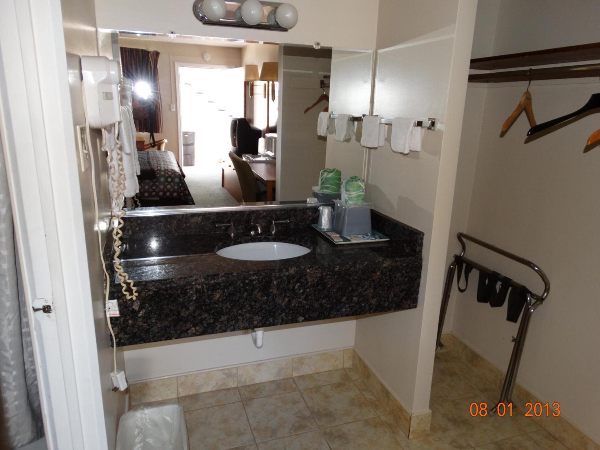 Colony Motel photo 12