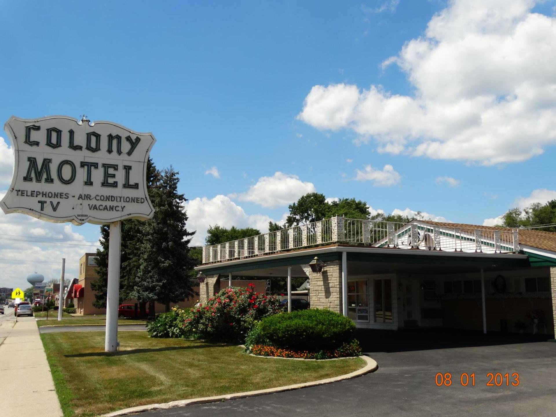 Colony Motel photo 2