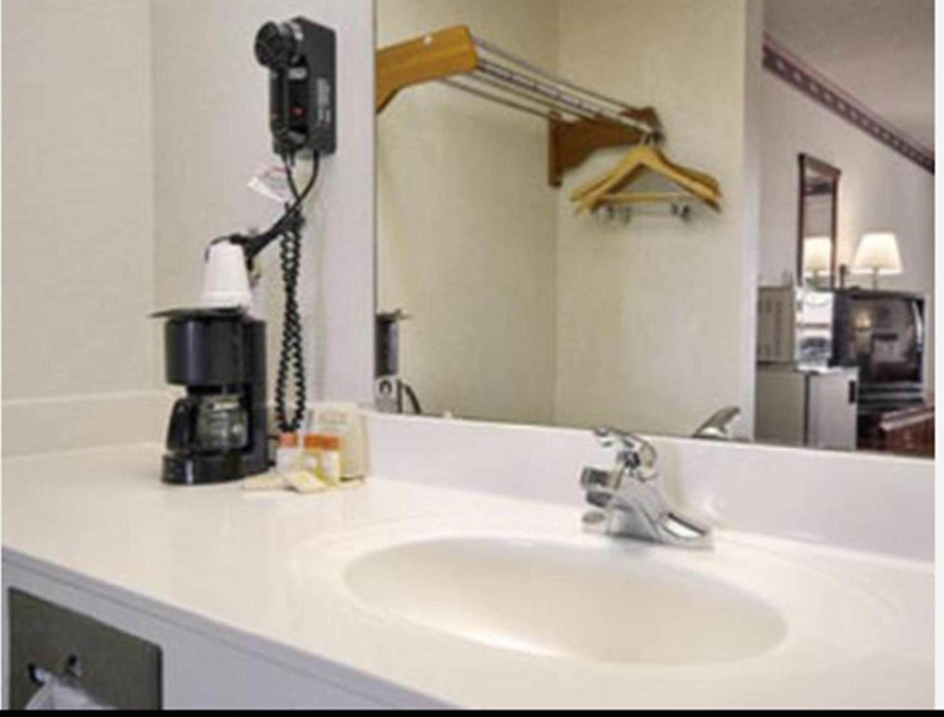 Days Inn by Wyndham Eufaula AL photo 27
