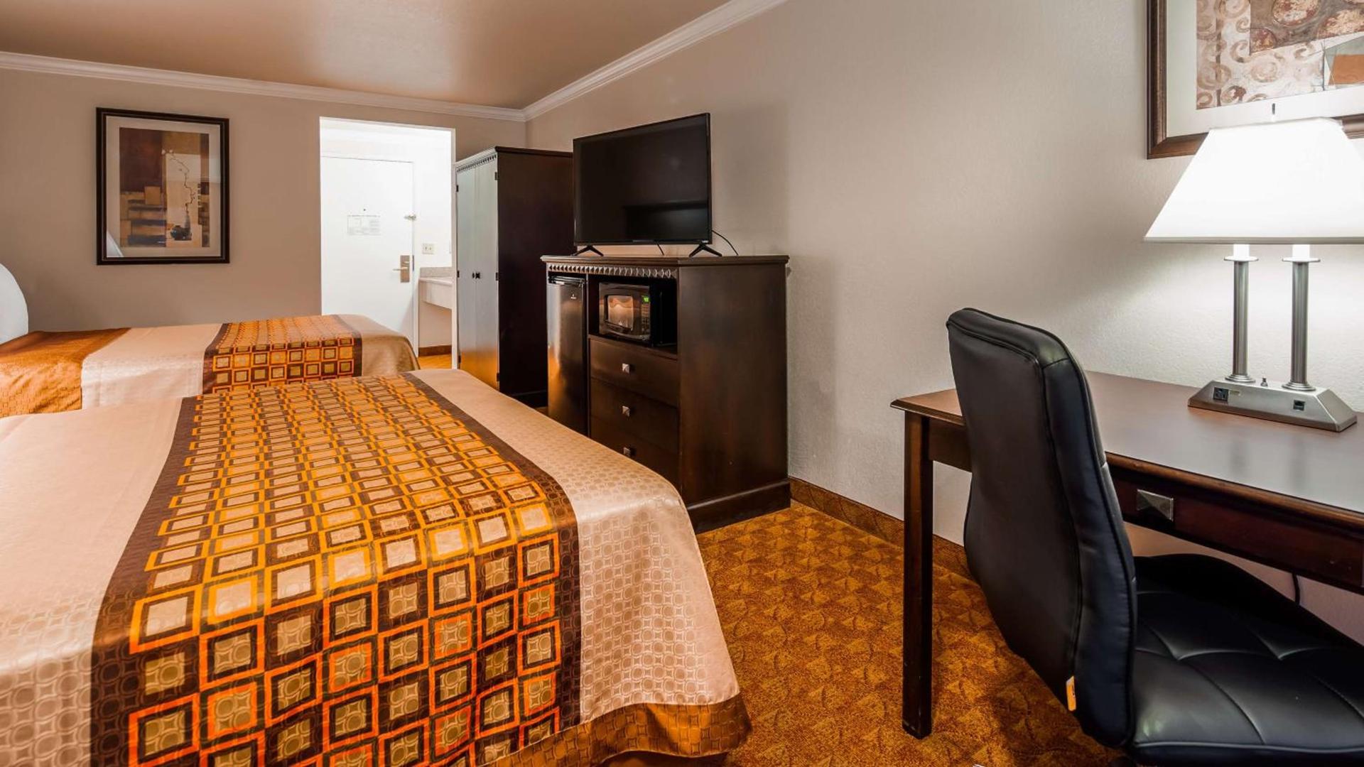 Lompoc Valley Inn and Suites photo 25