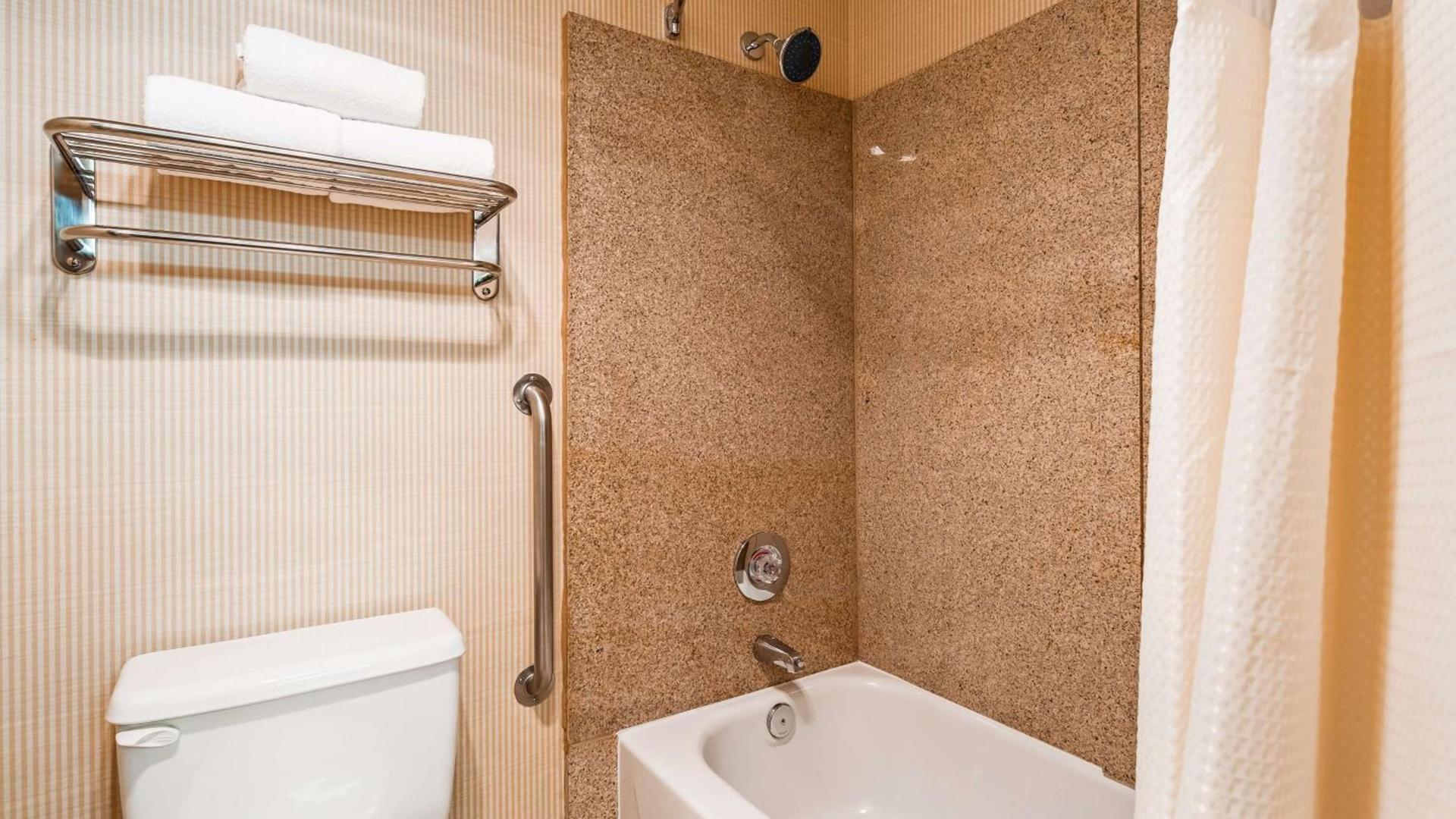 Lompoc Valley Inn and Suites photo 30