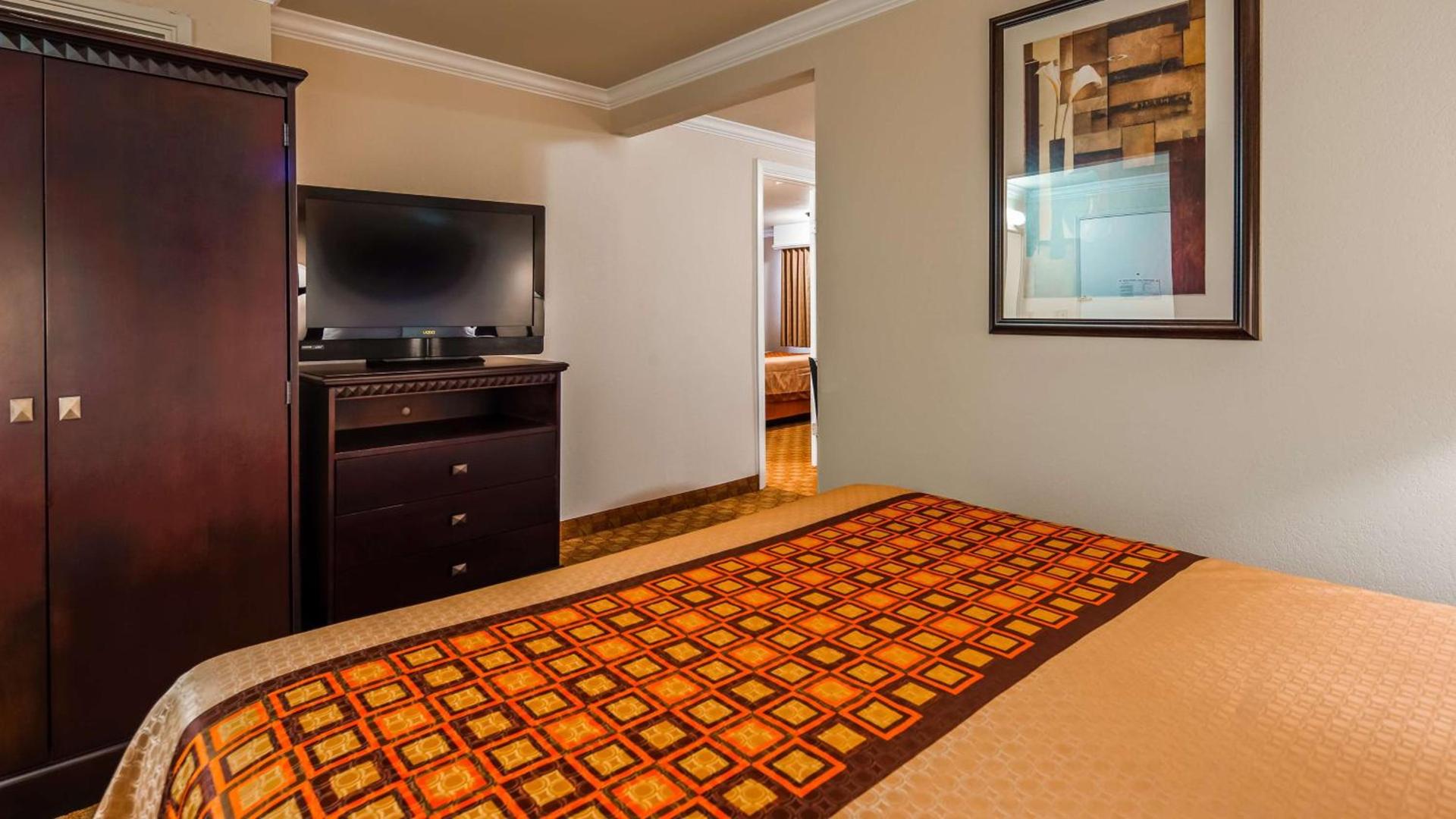 Lompoc Valley Inn and Suites photo 23