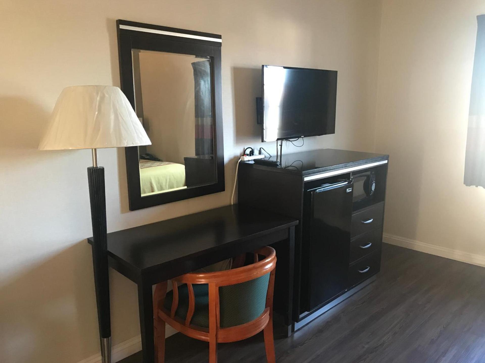 Manhattan Inn & Suites photo 9