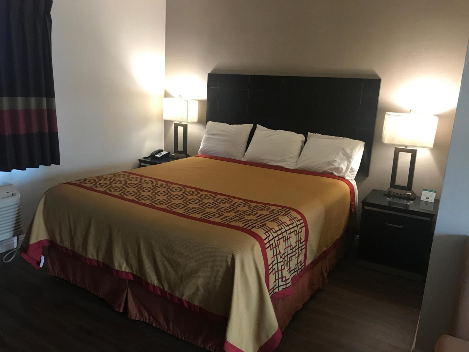 Manhattan Inn & Suites photo 11