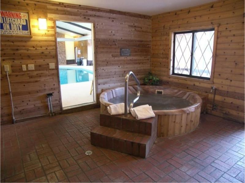 AmericInn by Wyndham Saint Ignace Lakefront photo 16