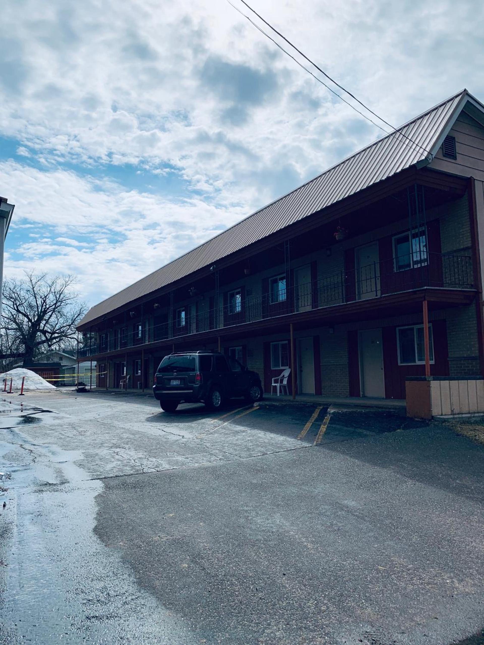 Mid-City Motel photo 7