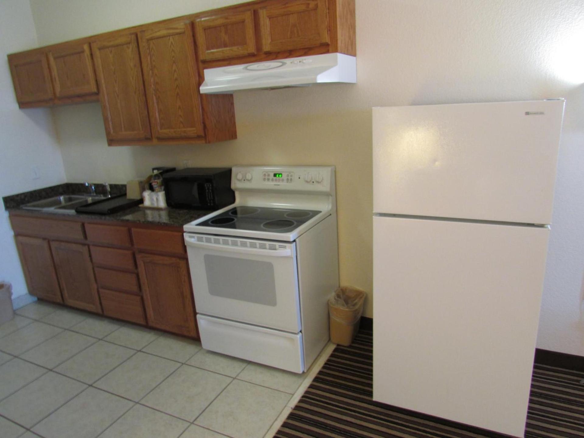 Super 8 by Wyndham Austin/Airport South photo 56