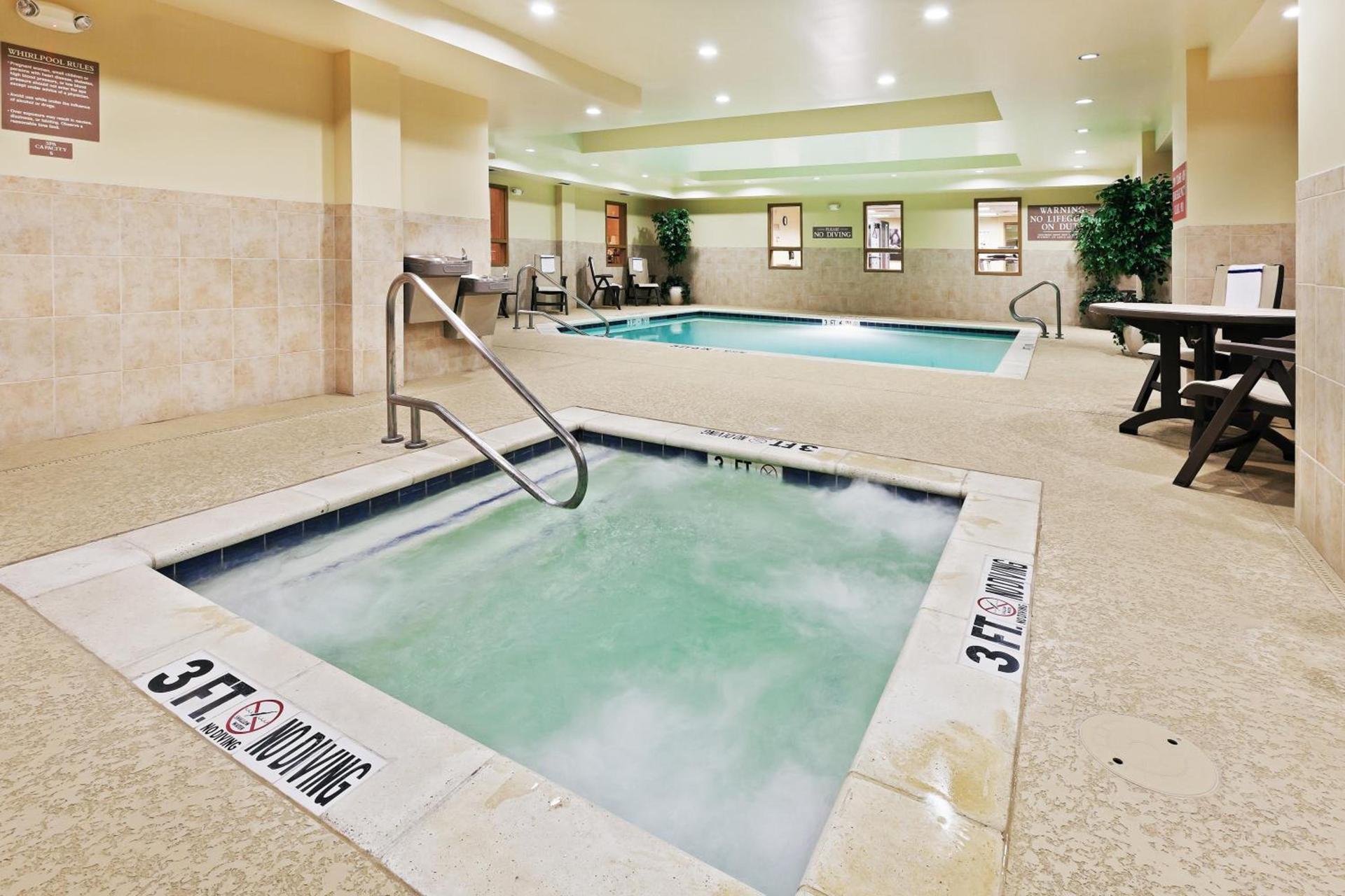 Country Inn & Suites by Radisson, Texarkana, TX photo 2