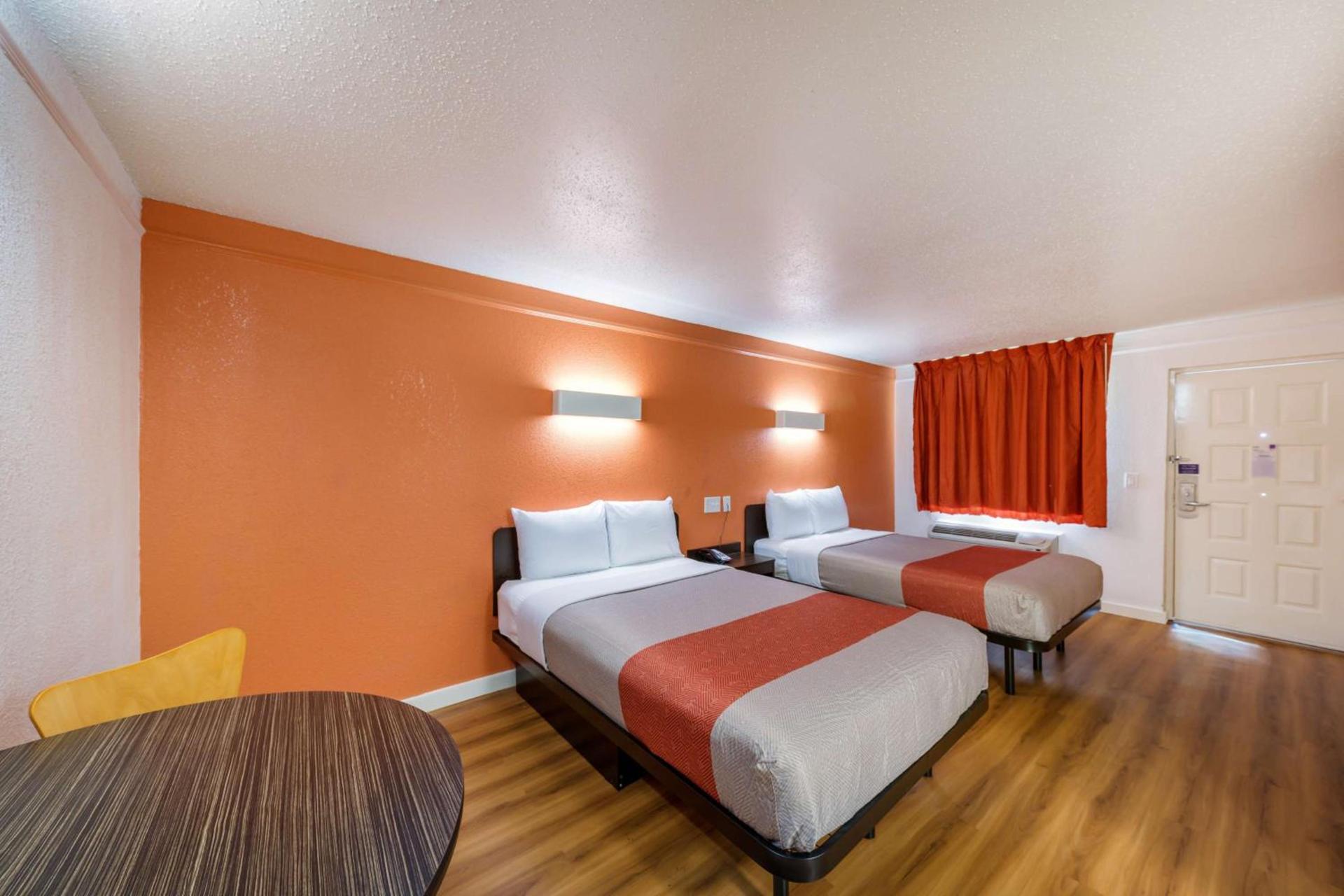 Motel 6-Dallas, TX - Farmers Branch photo 31
