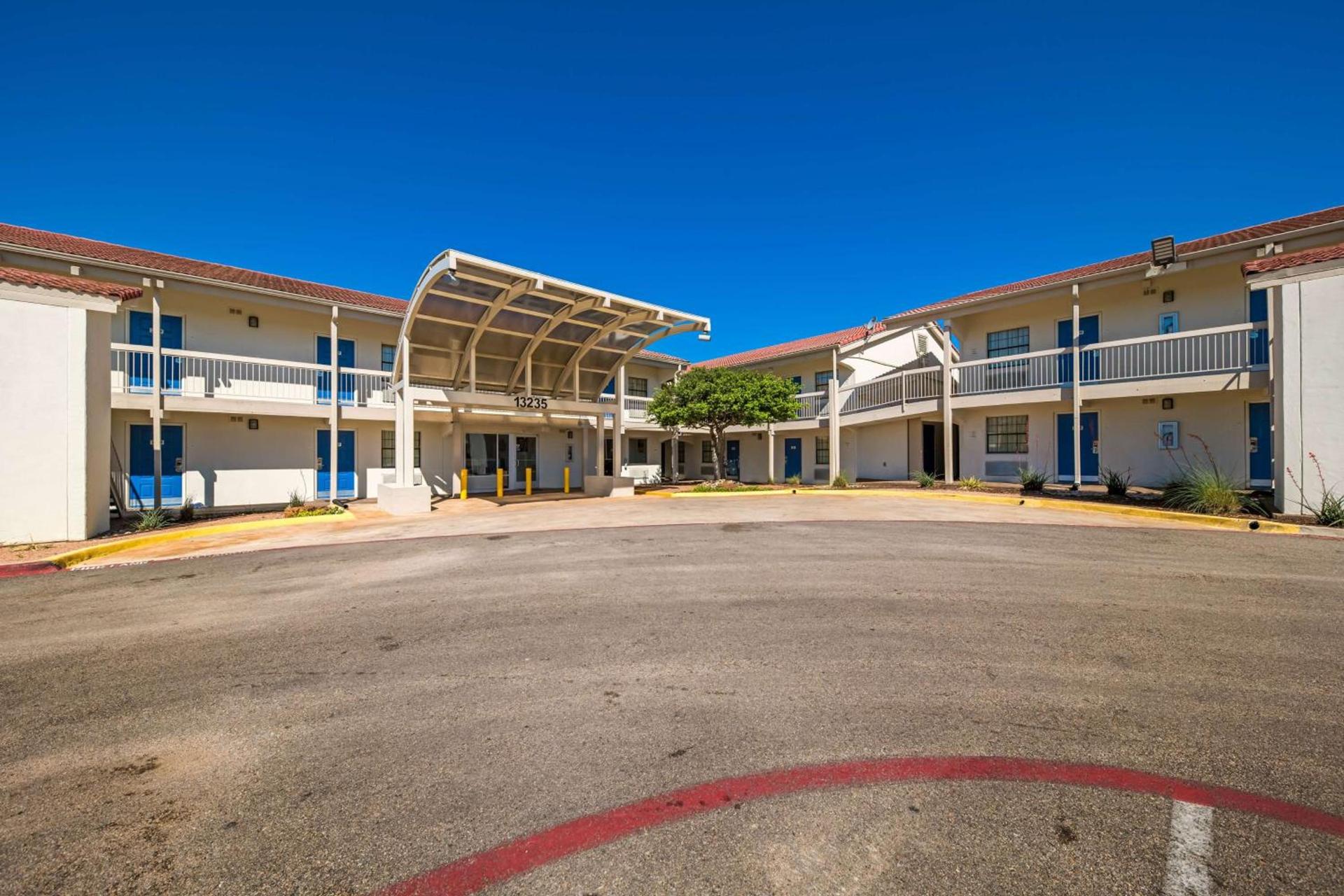 Motel 6-Dallas, TX - Farmers Branch photo 3