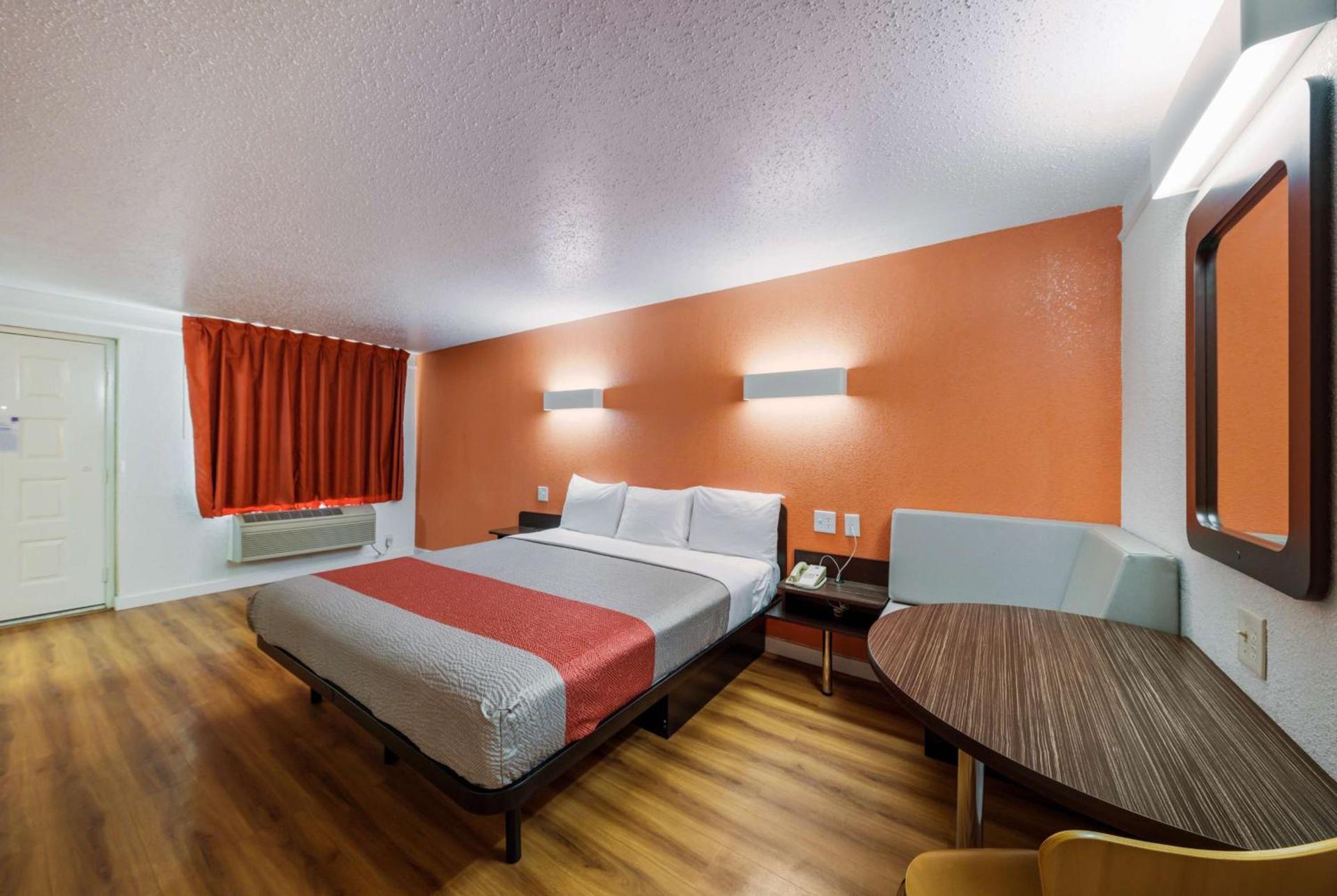 Motel 6-Dallas, TX - Farmers Branch photo 14
