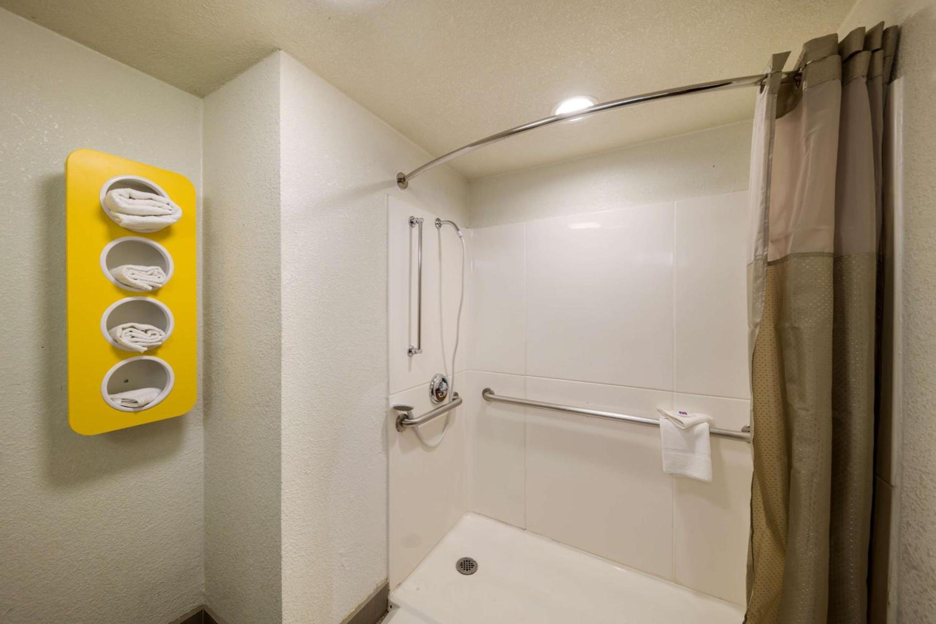 Motel 6-Dallas, TX - Farmers Branch photo 23