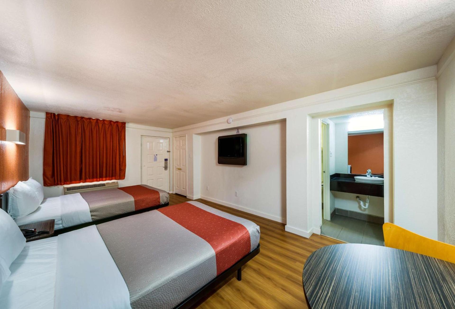 Motel 6-Dallas, TX - Farmers Branch photo 22