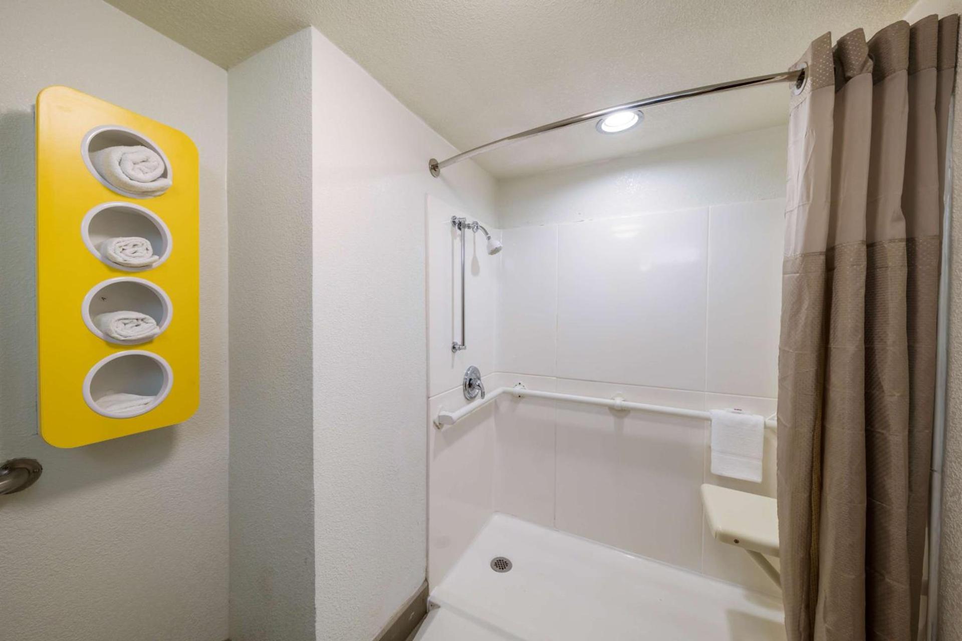 Motel 6-Dallas, TX - Farmers Branch photo 25