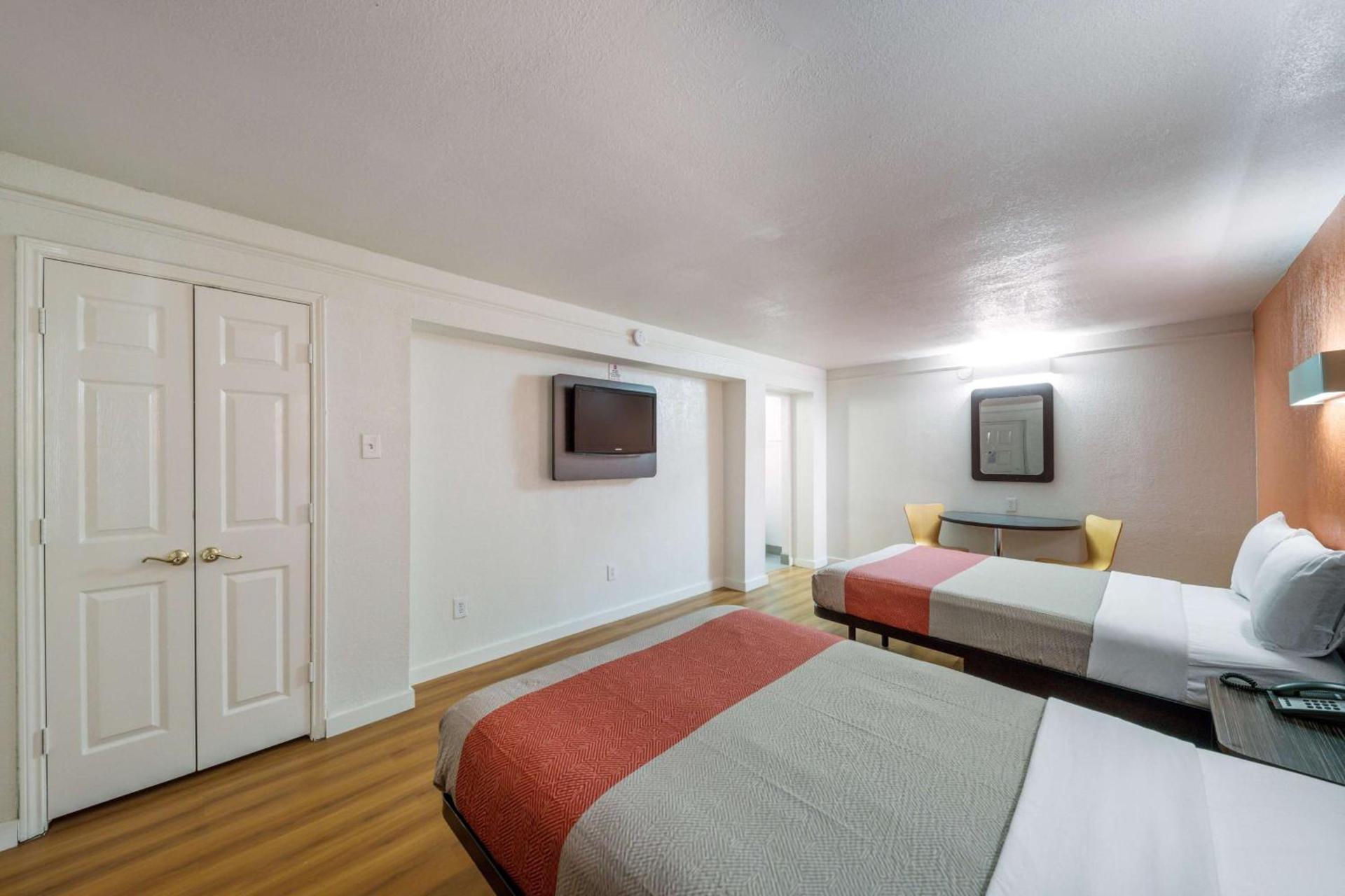 Motel 6-Dallas, TX - Farmers Branch photo 20