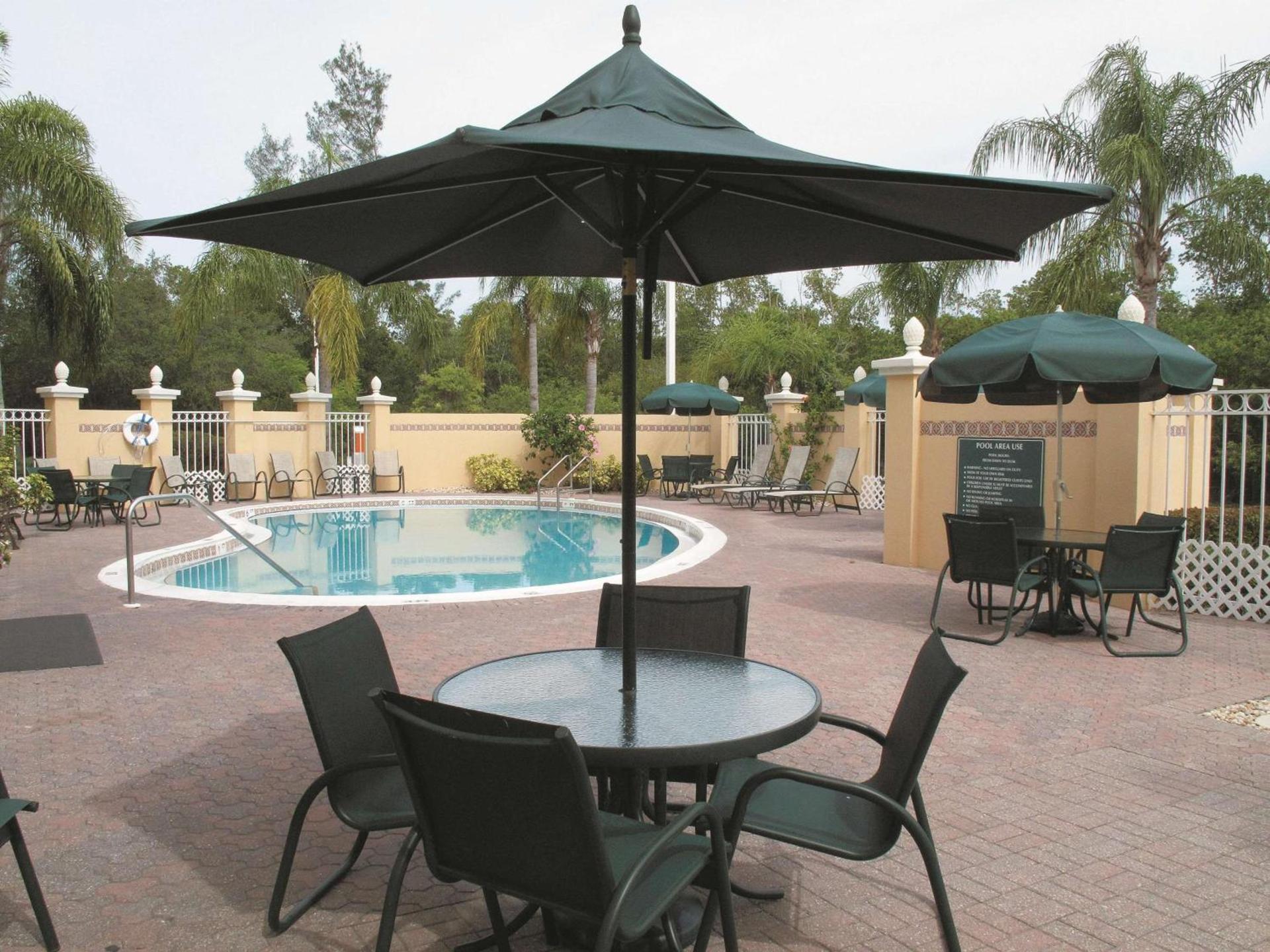 La Quinta by Wyndham Naples Downtown photo 10