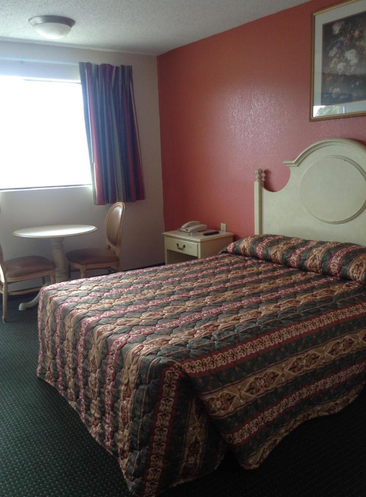 New Orleans Inn photo 2