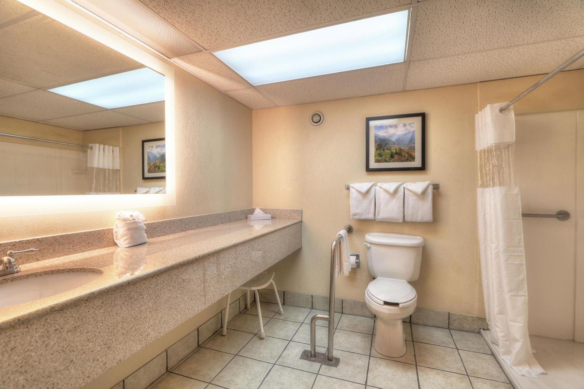 Edgewater Hotel and Conference Center photo 2