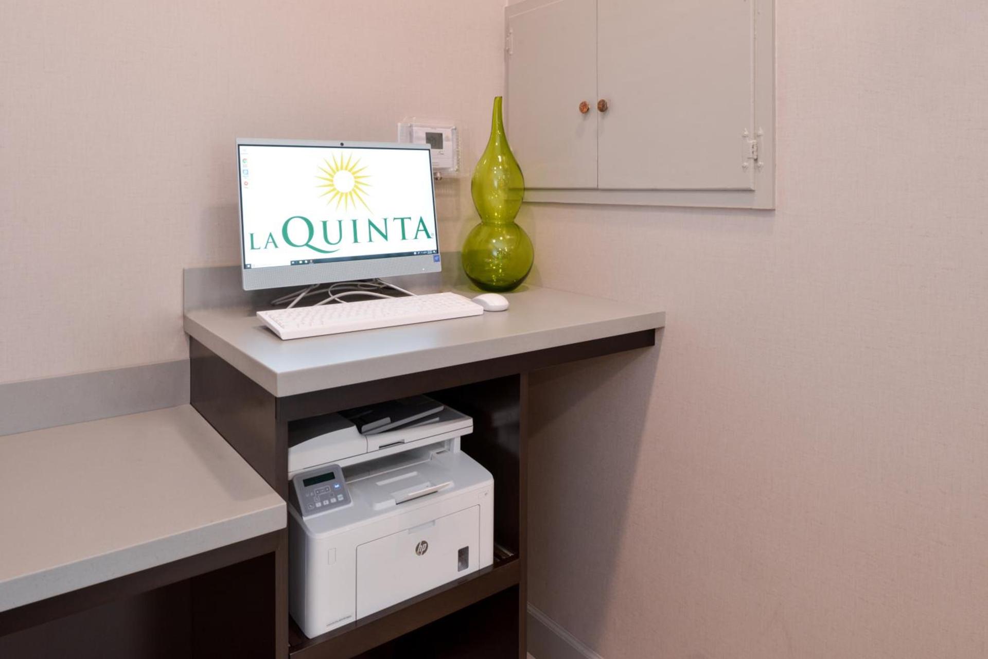 La Quinta by Wyndham Indianapolis South photo 74