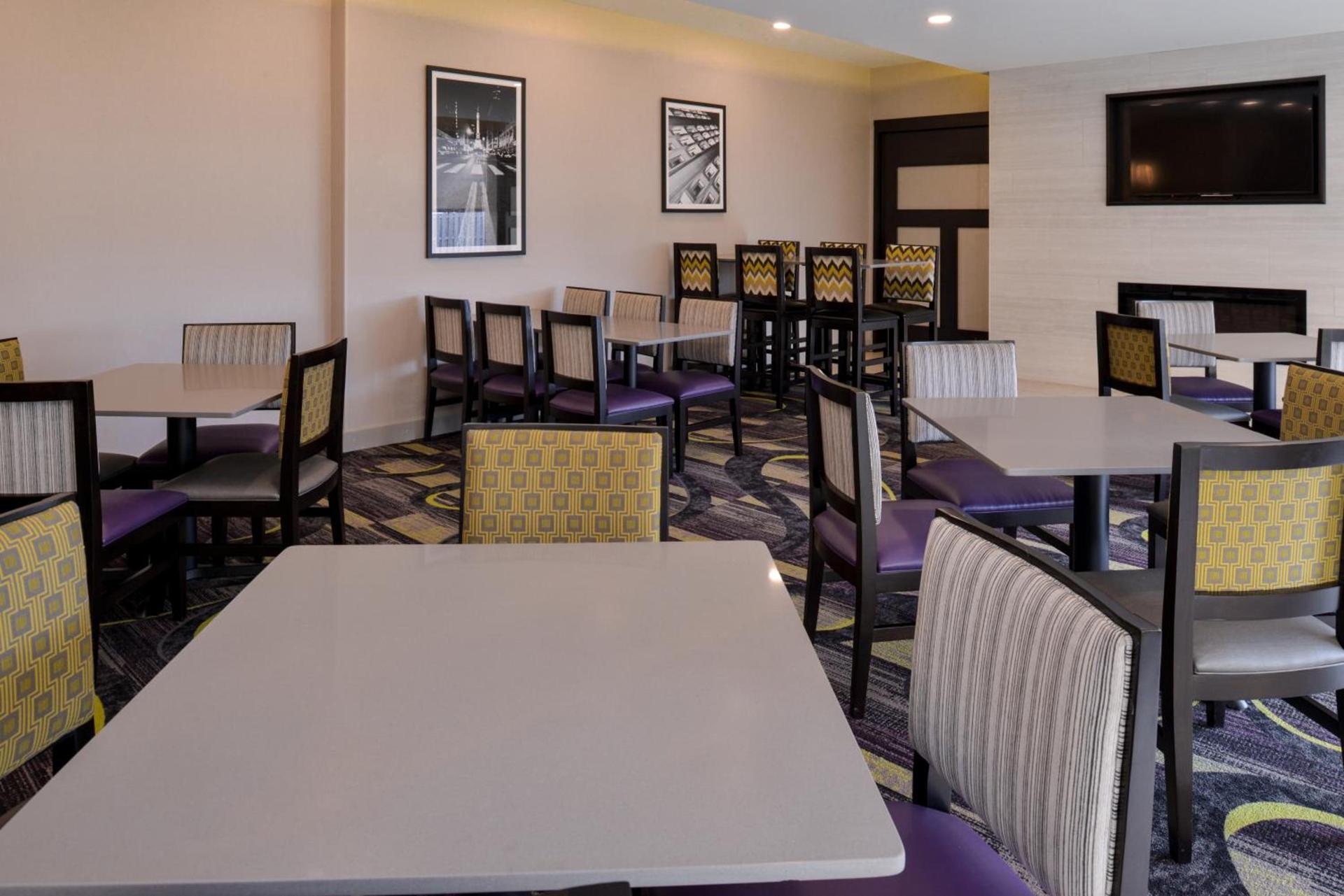 La Quinta by Wyndham Indianapolis South photo 66
