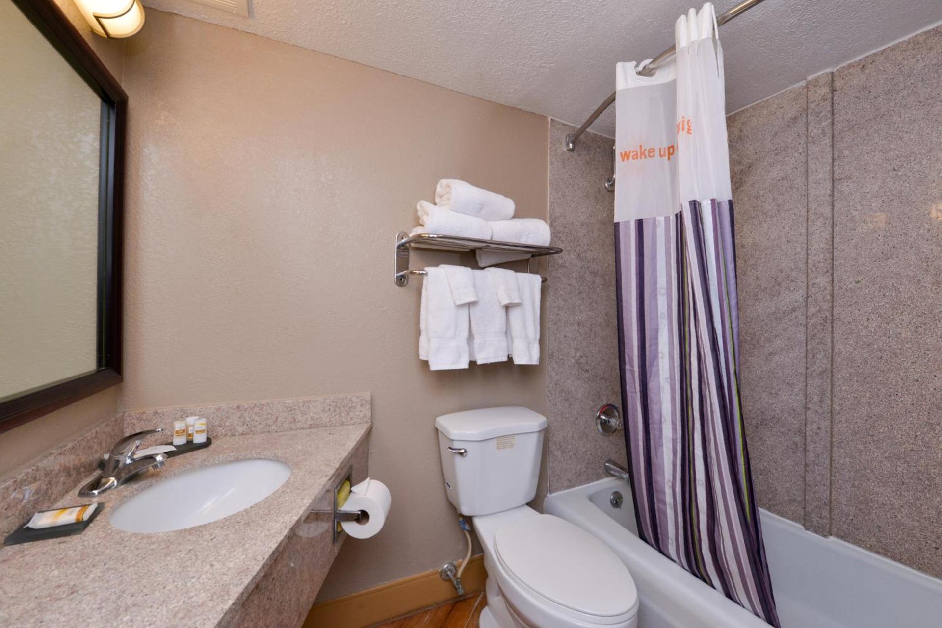 La Quinta by Wyndham Indianapolis South photo 43