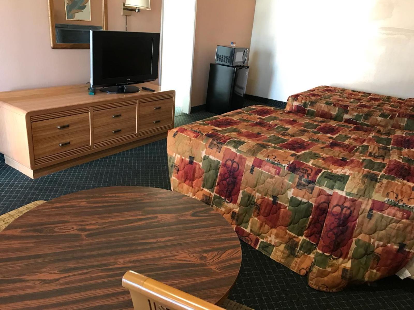 Economy Inn Barstow photo 33