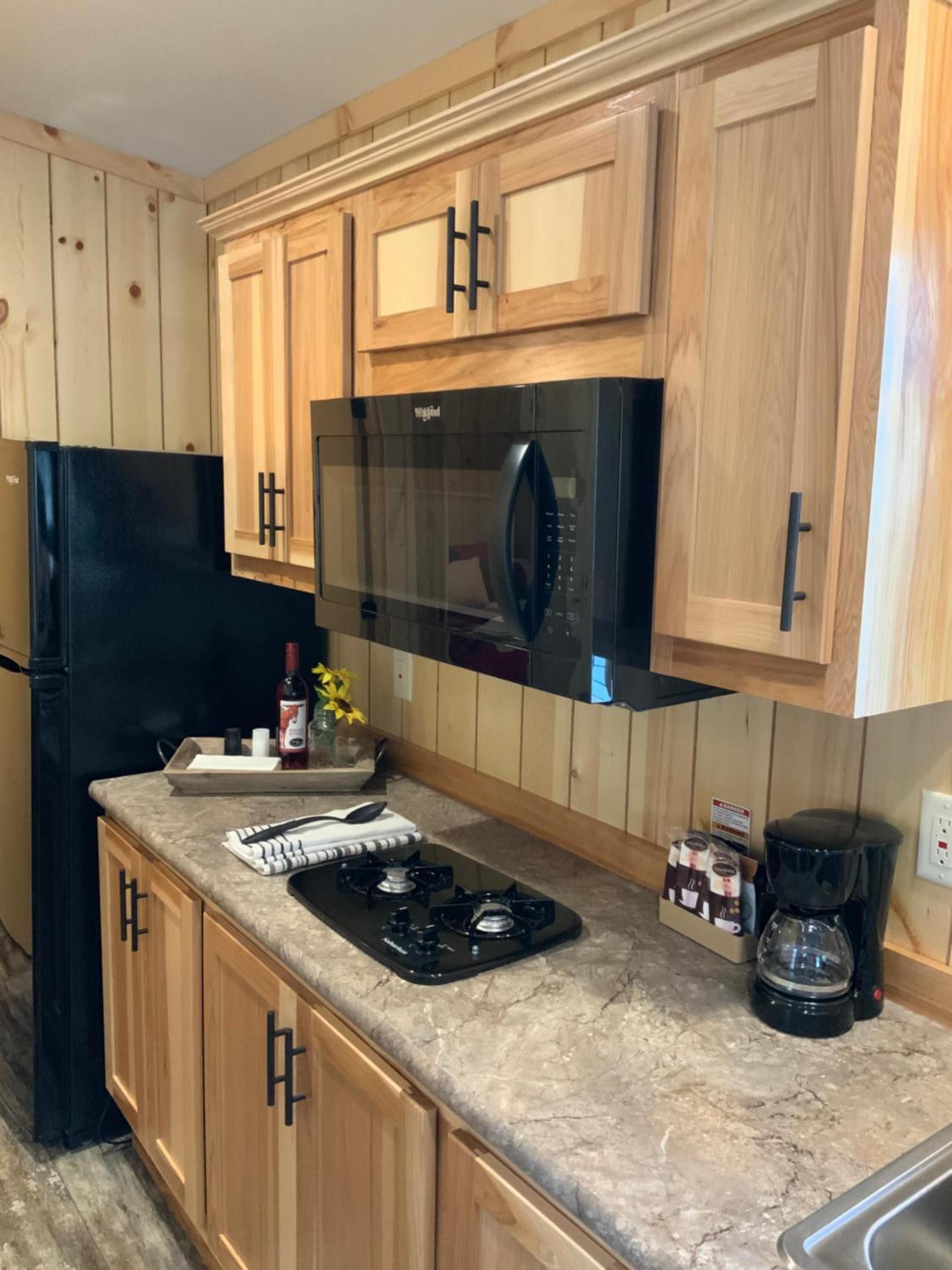 Rockerville Lodge & Cabins photo 90