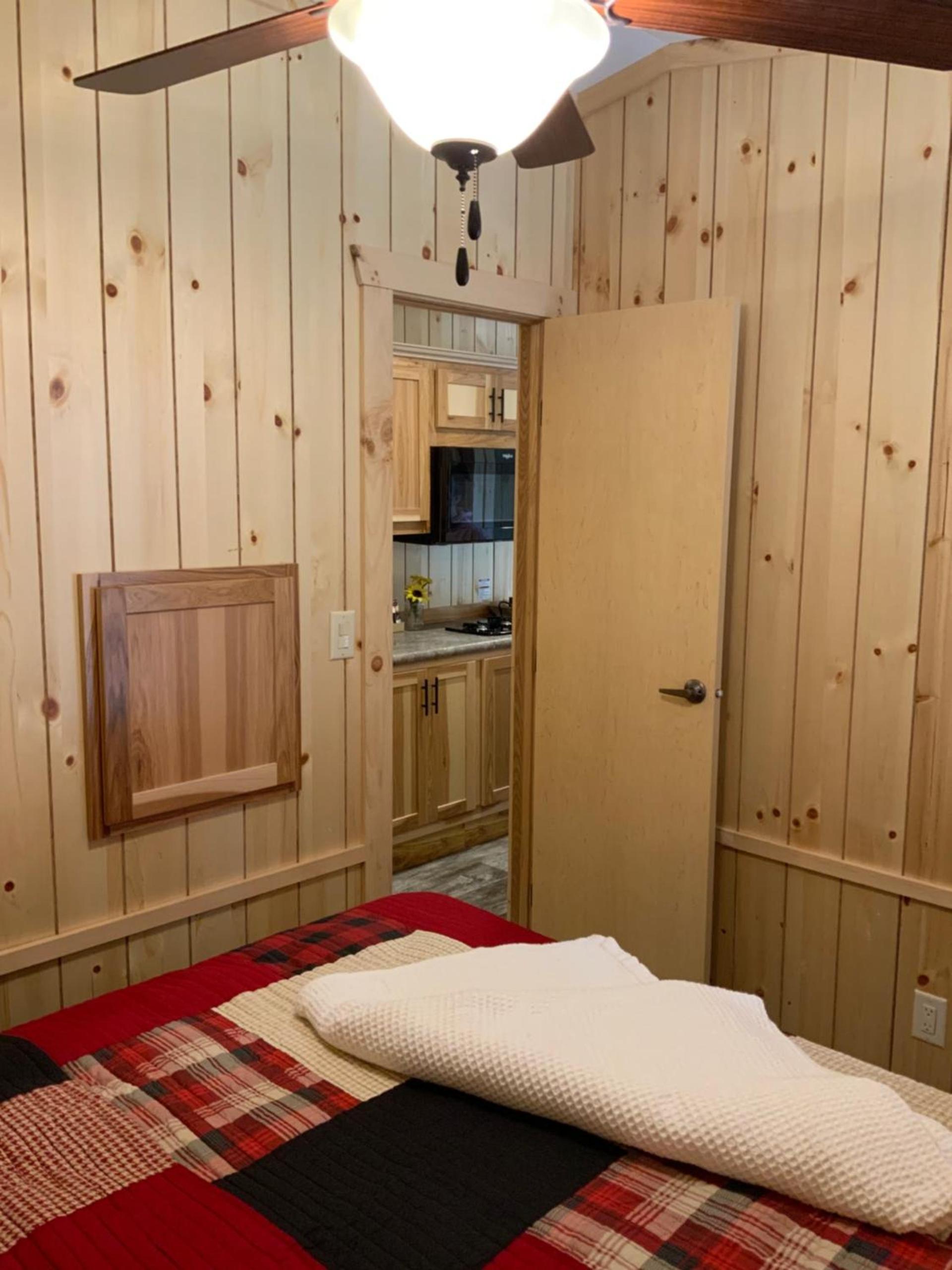 Rockerville Lodge & Cabins photo 92