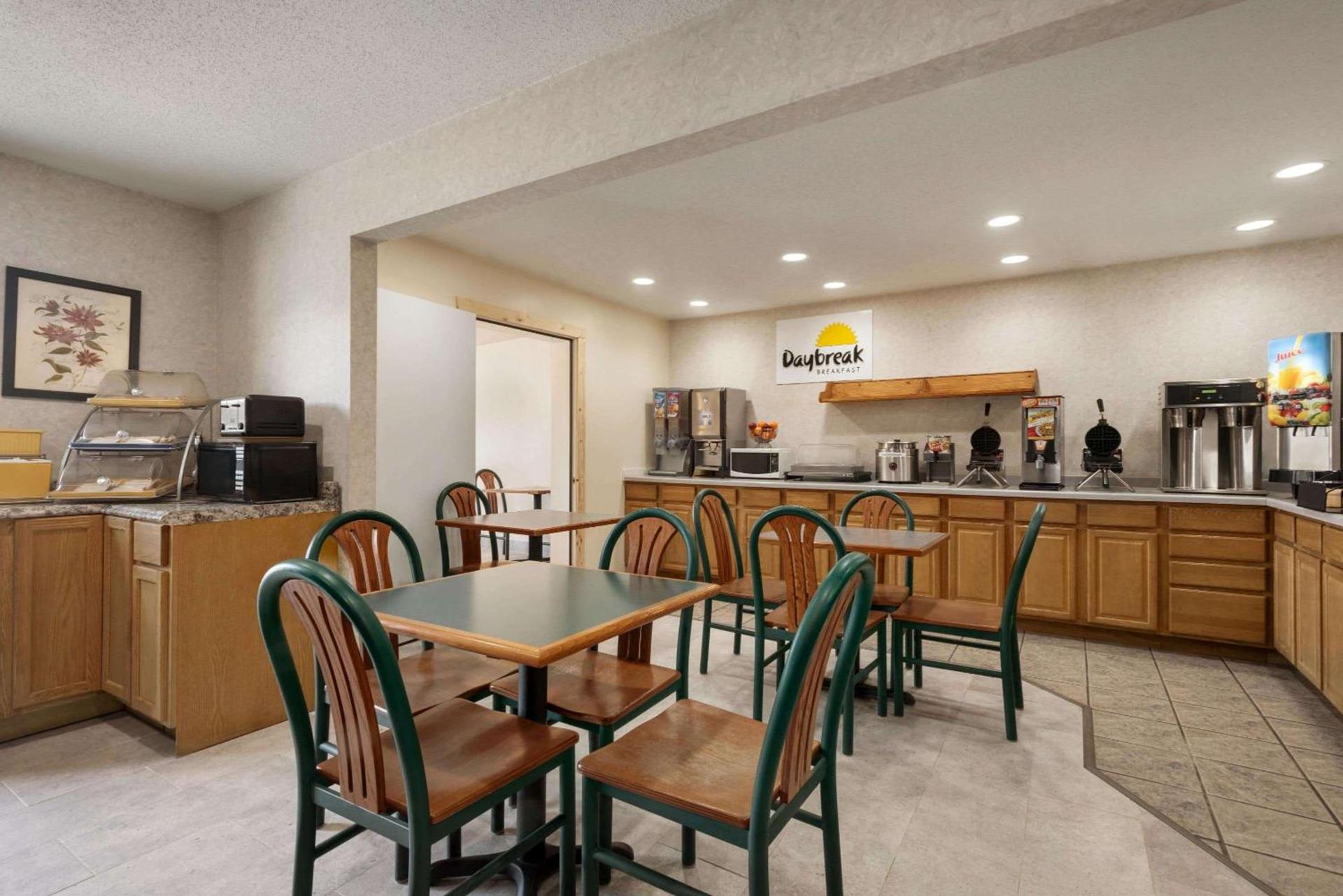 Days Inn by Wyndham Eagle River photo 13