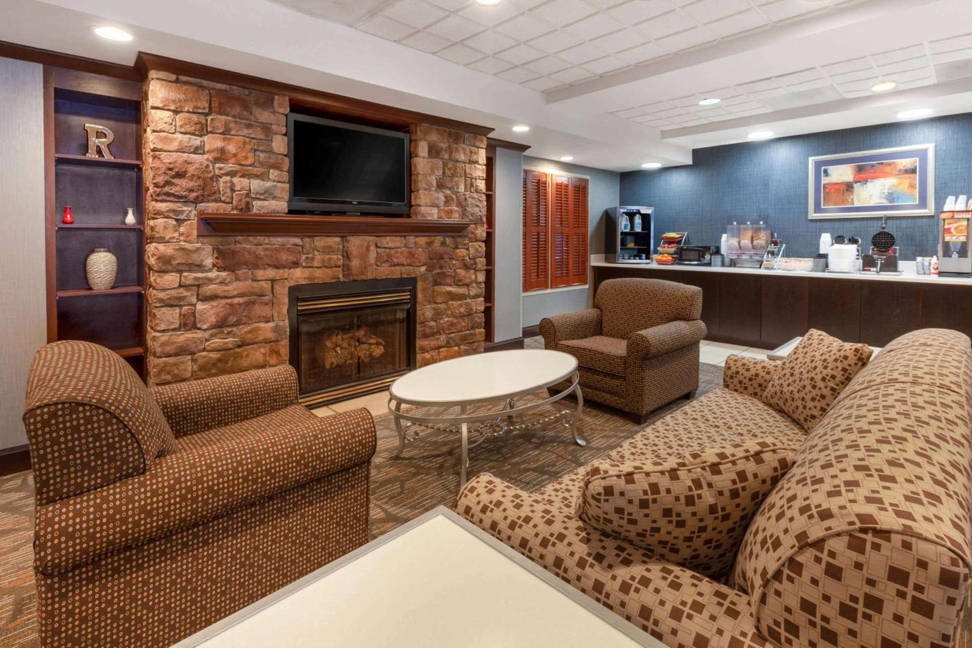 Wingate by Wyndham Erie photo 6