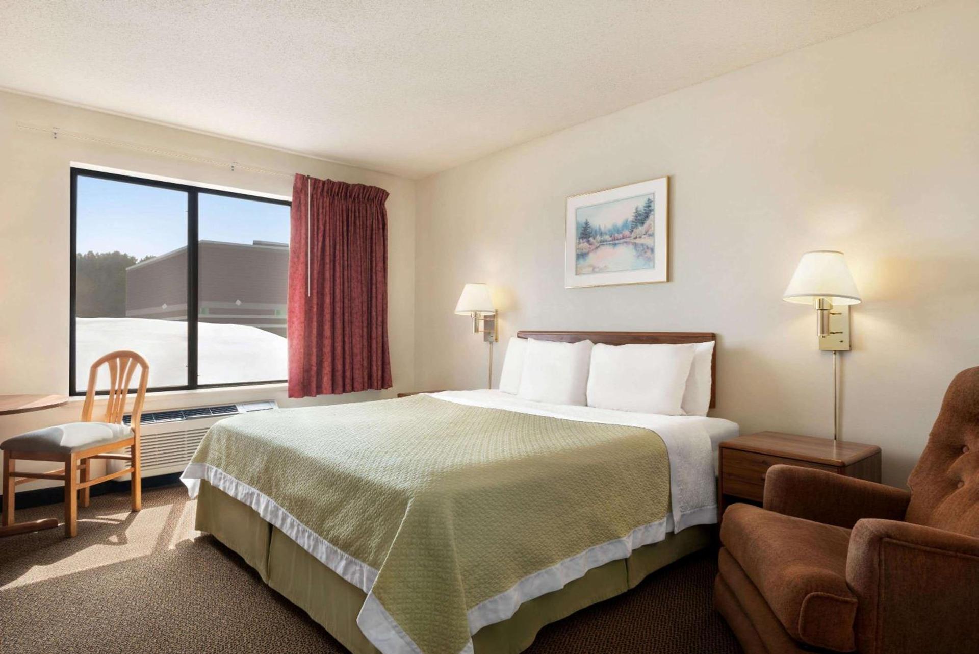 Days Inn by Wyndham Eagle River photo 15