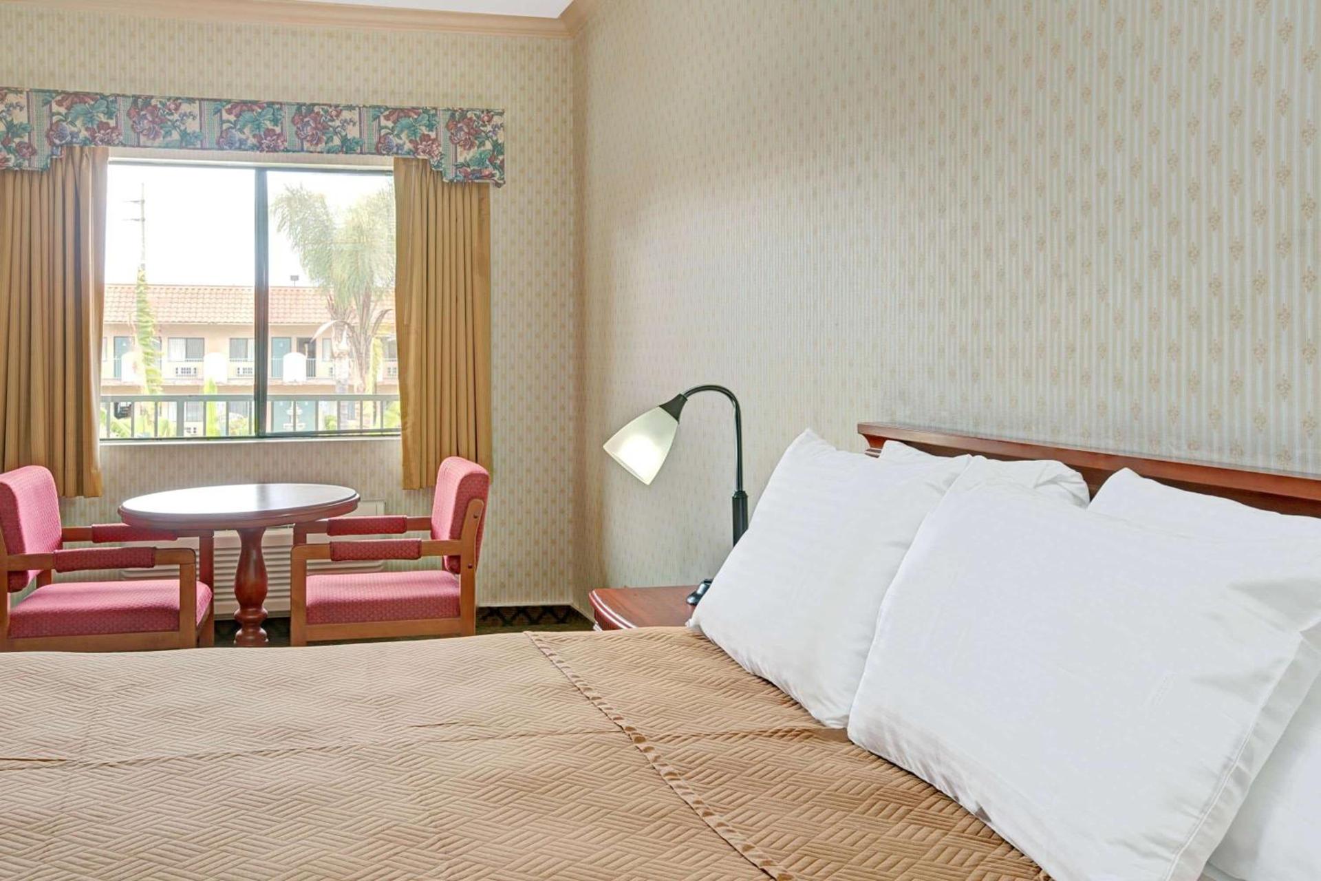 Travelodge by Wyndham Lynwood photo 4