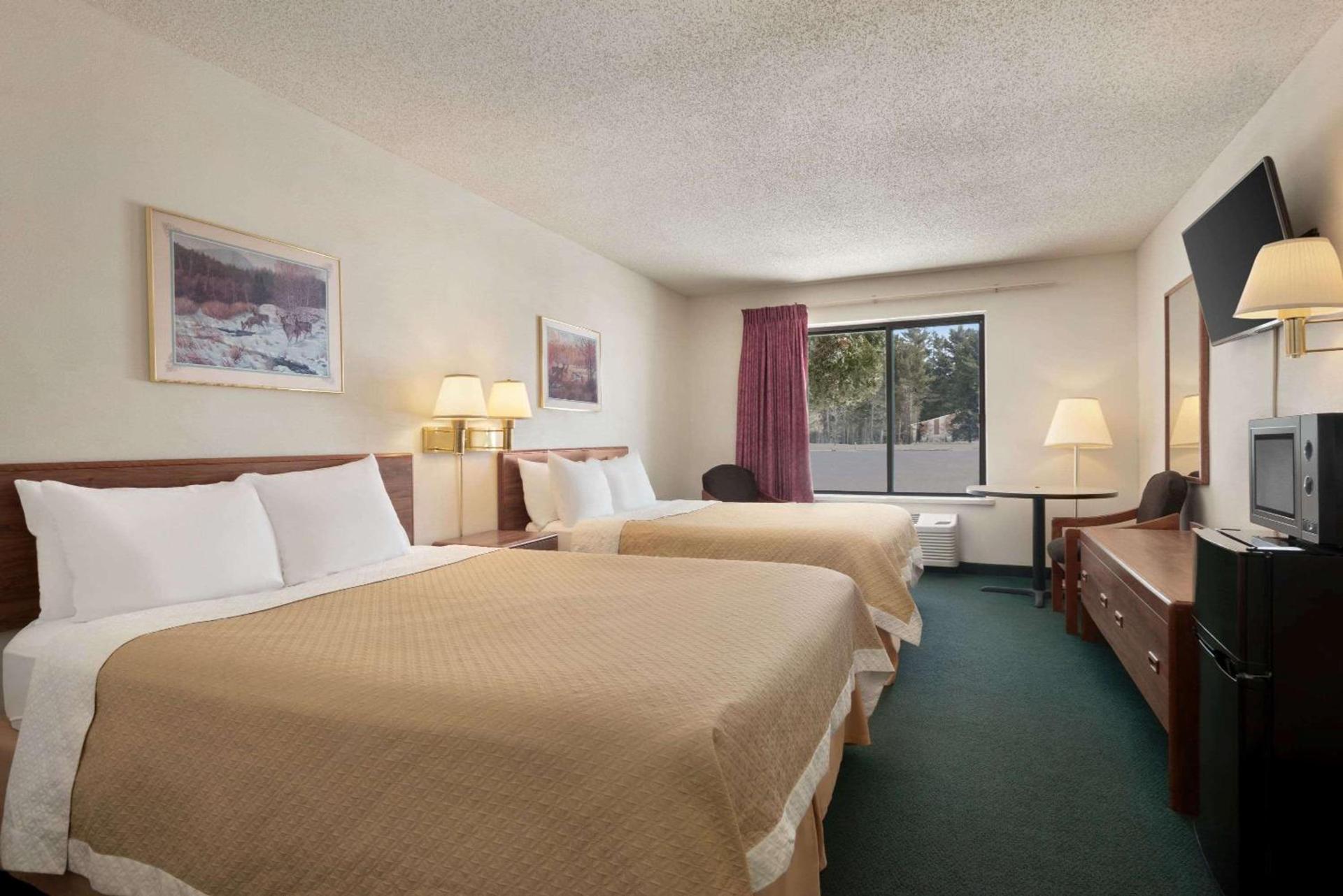Days Inn by Wyndham Eagle River photo 2